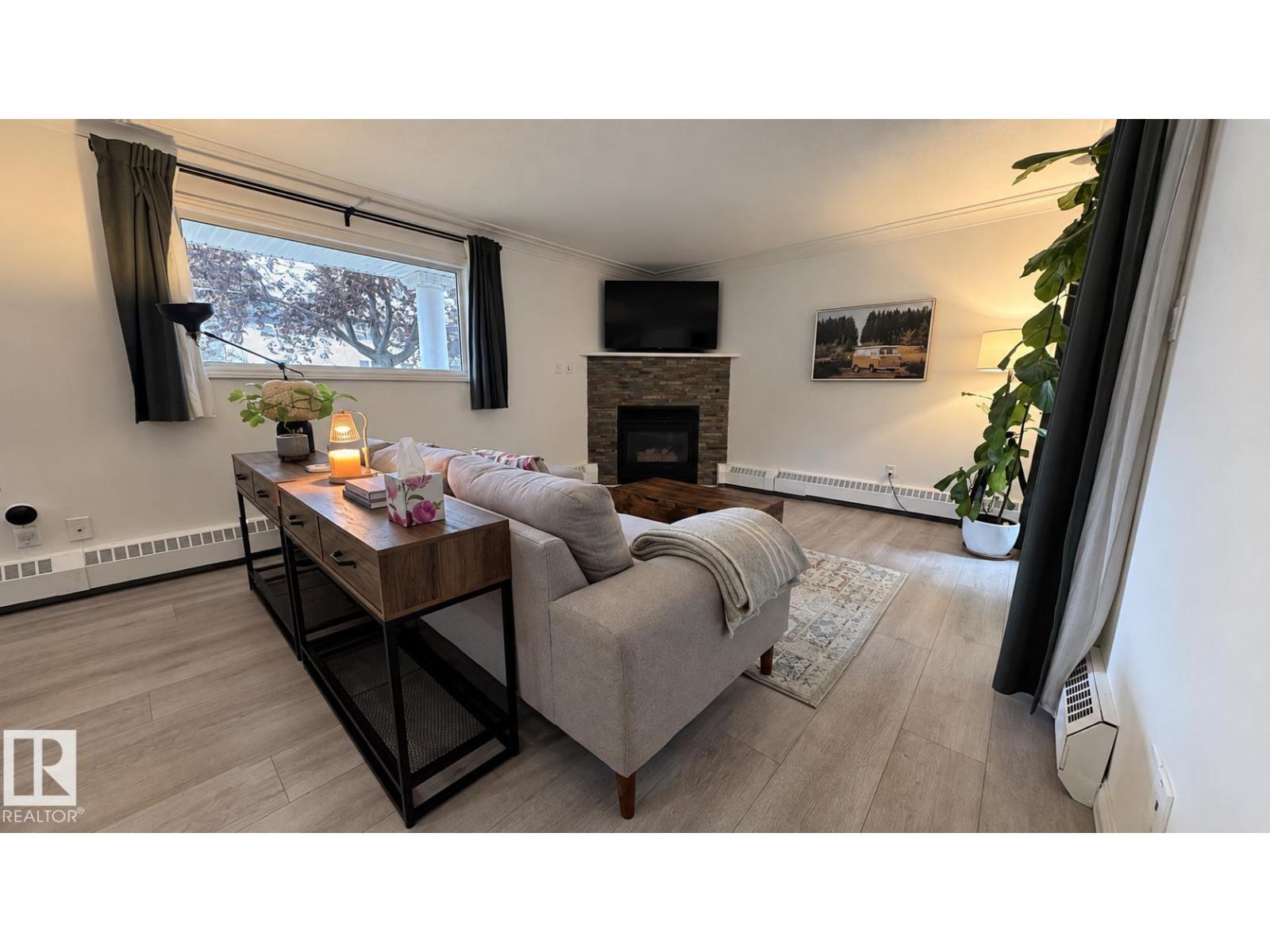 #18 9926 80 Av Nw Property Photo 2