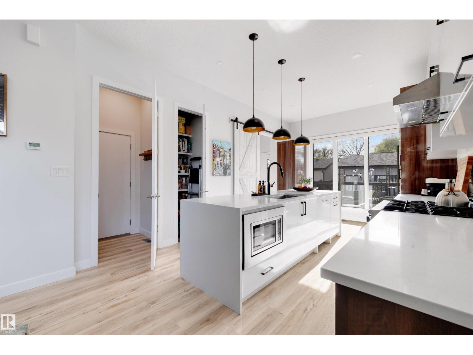 10948 118 St Nw Property Photo 10