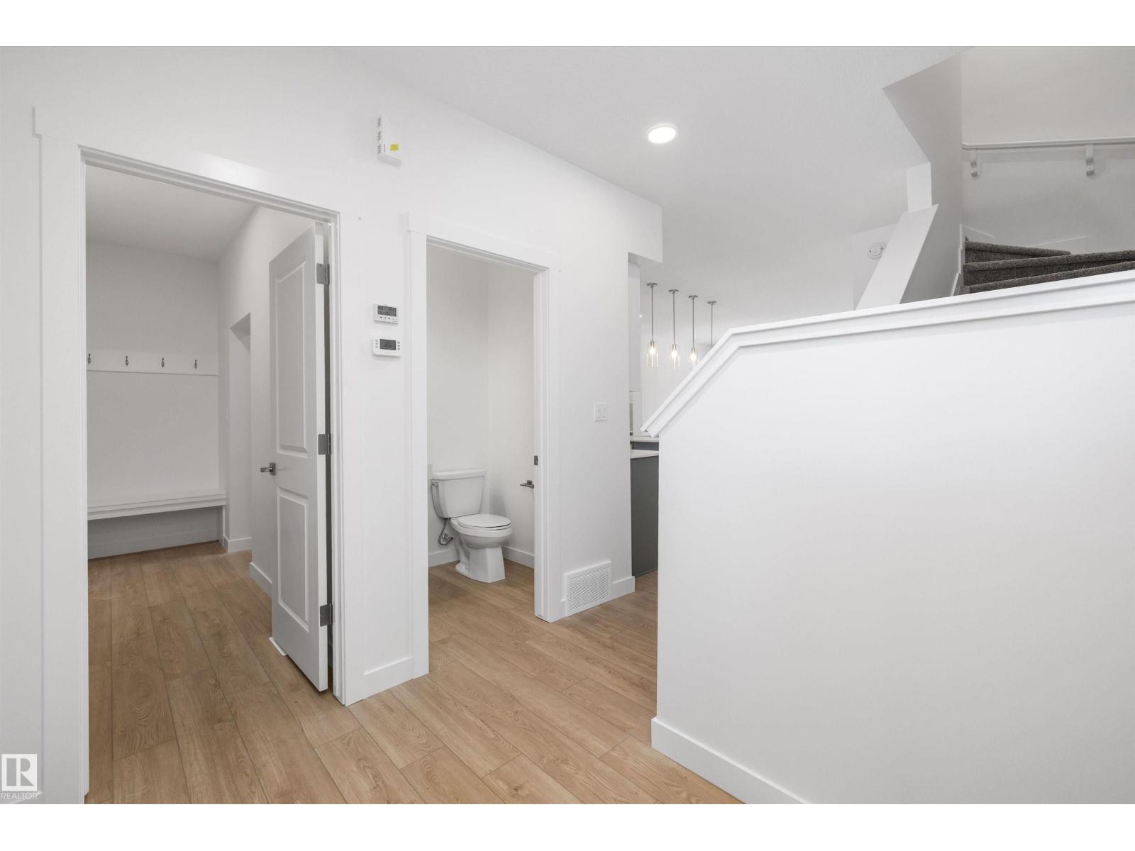 8732 183 Av Nw Property Photo 3