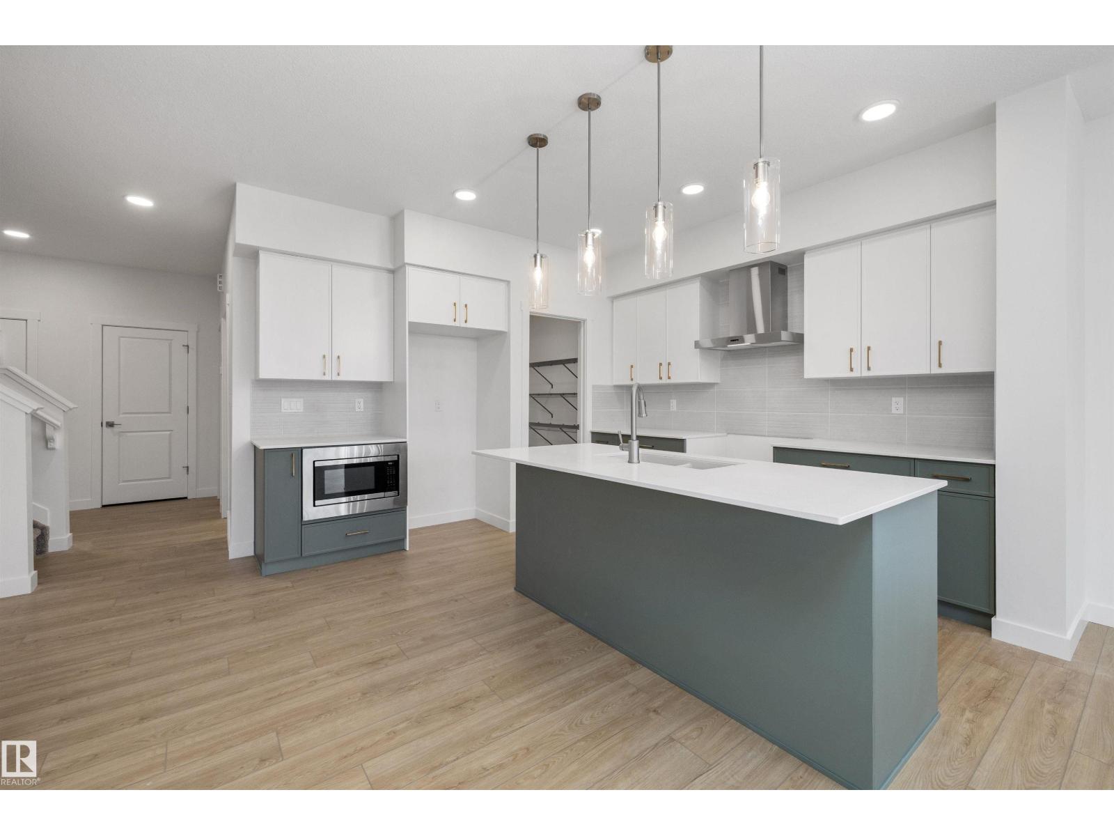 8732 183 Av Nw Property Photo 10