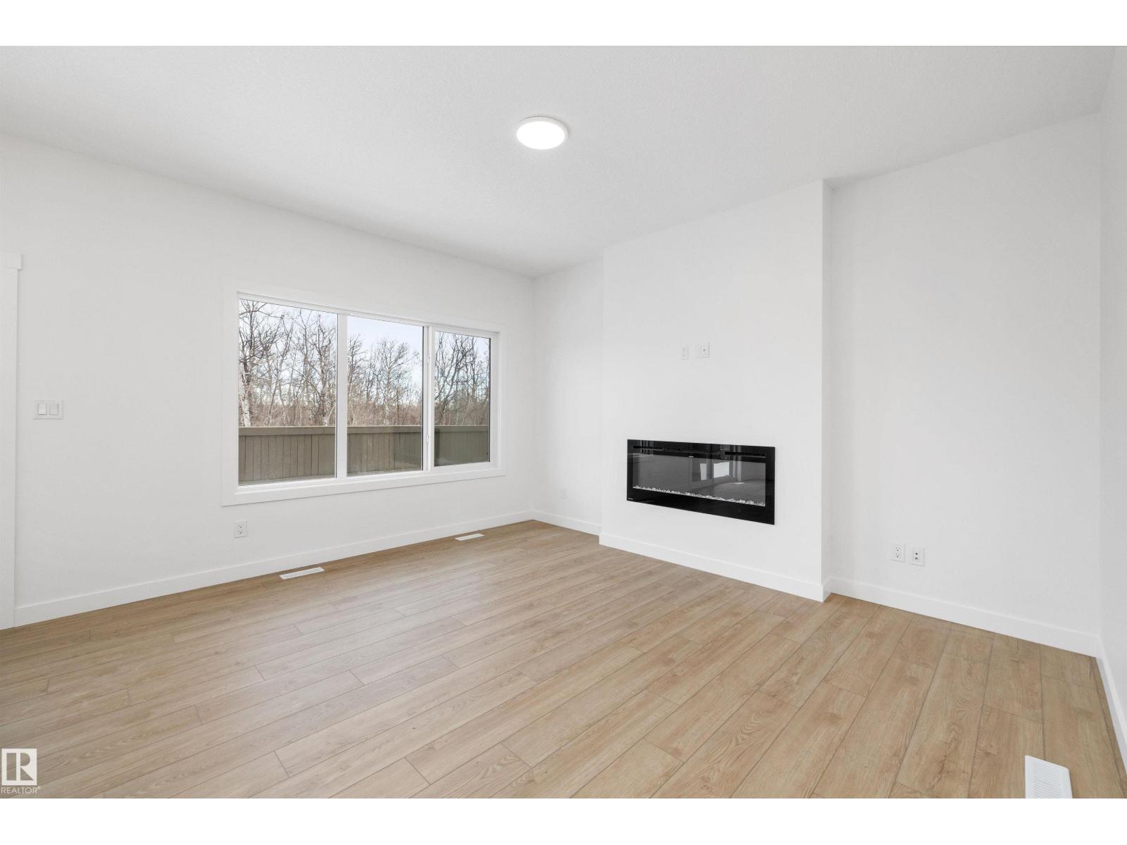 8732 183 Av Nw Property Photo 18