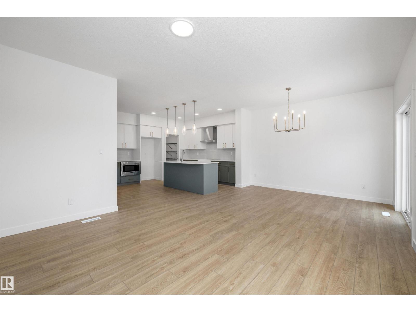 8732 183 Av Nw Property Photo 21