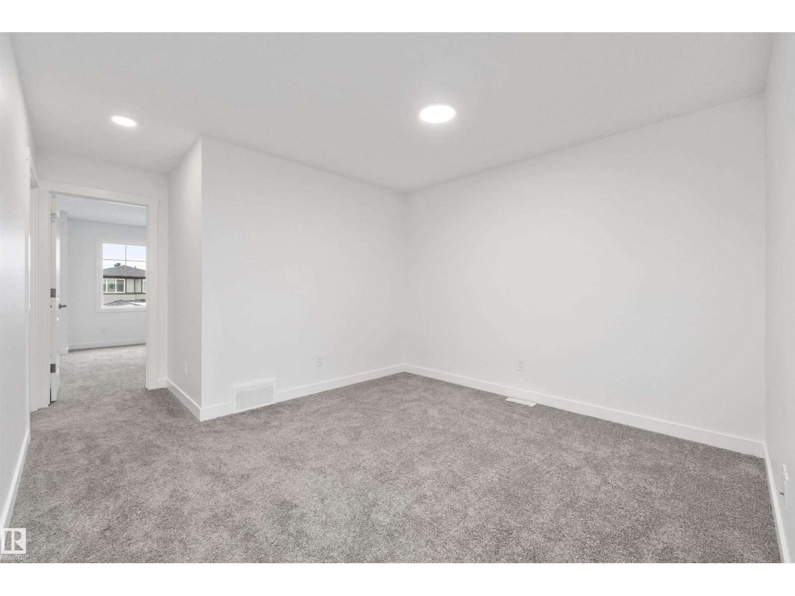 8732 183 Av Nw Property Photo 25