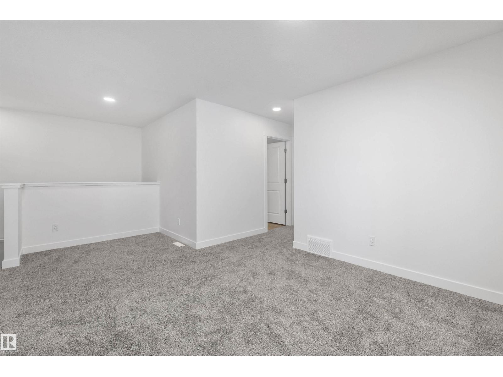 8732 183 Av Nw Property Photo 26