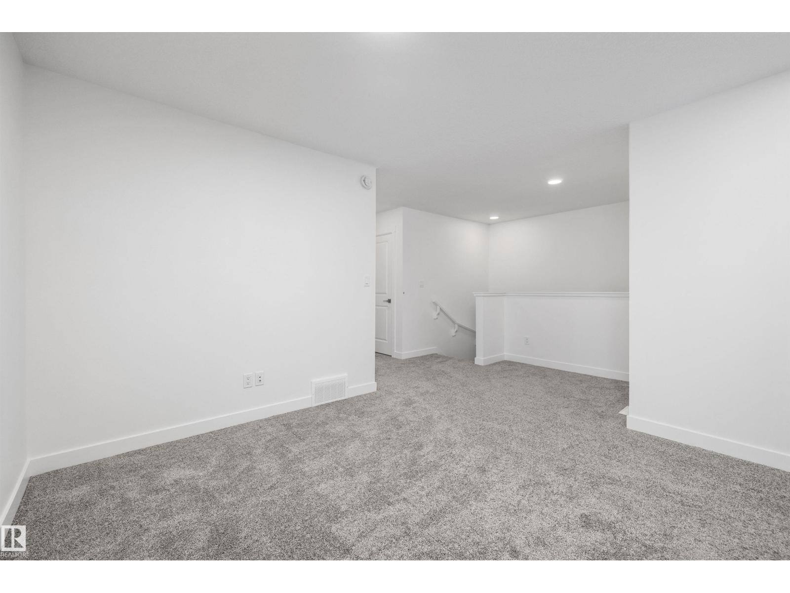 8732 183 Av Nw Property Photo 27