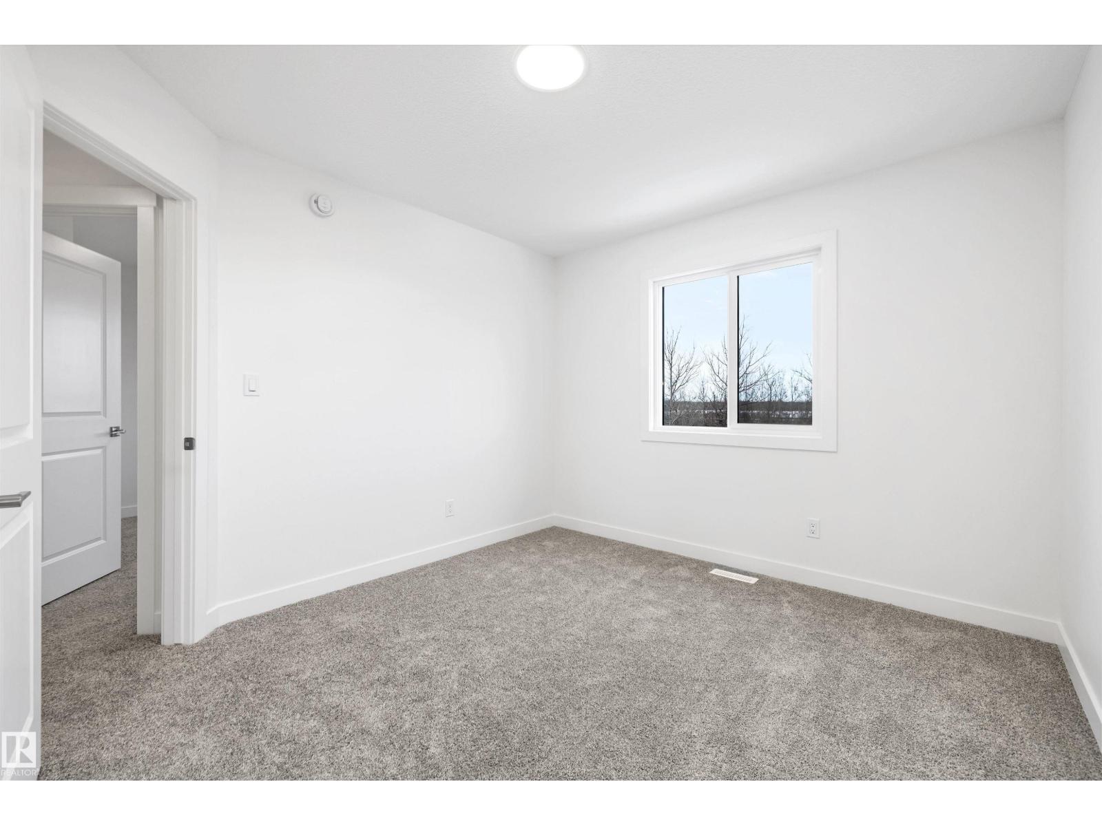 8732 183 Av Nw Property Photo 33