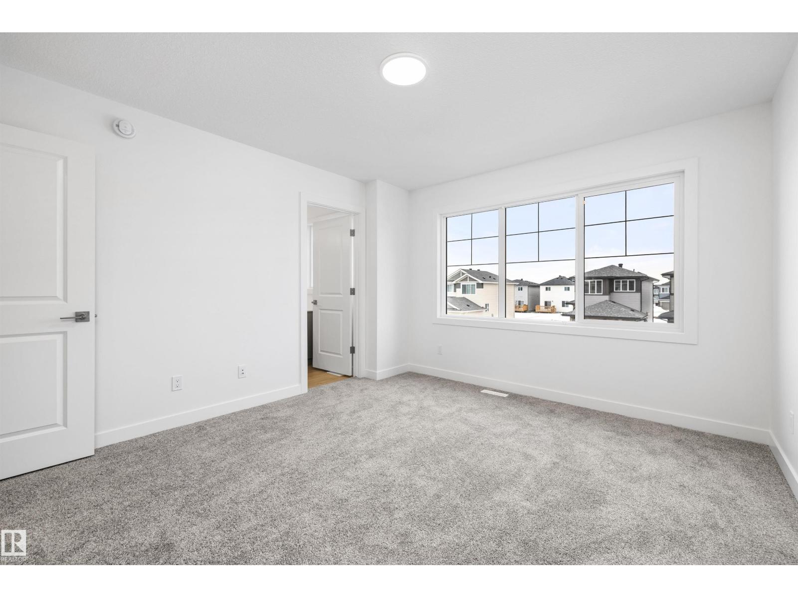 8732 183 Av Nw Property Photo 38