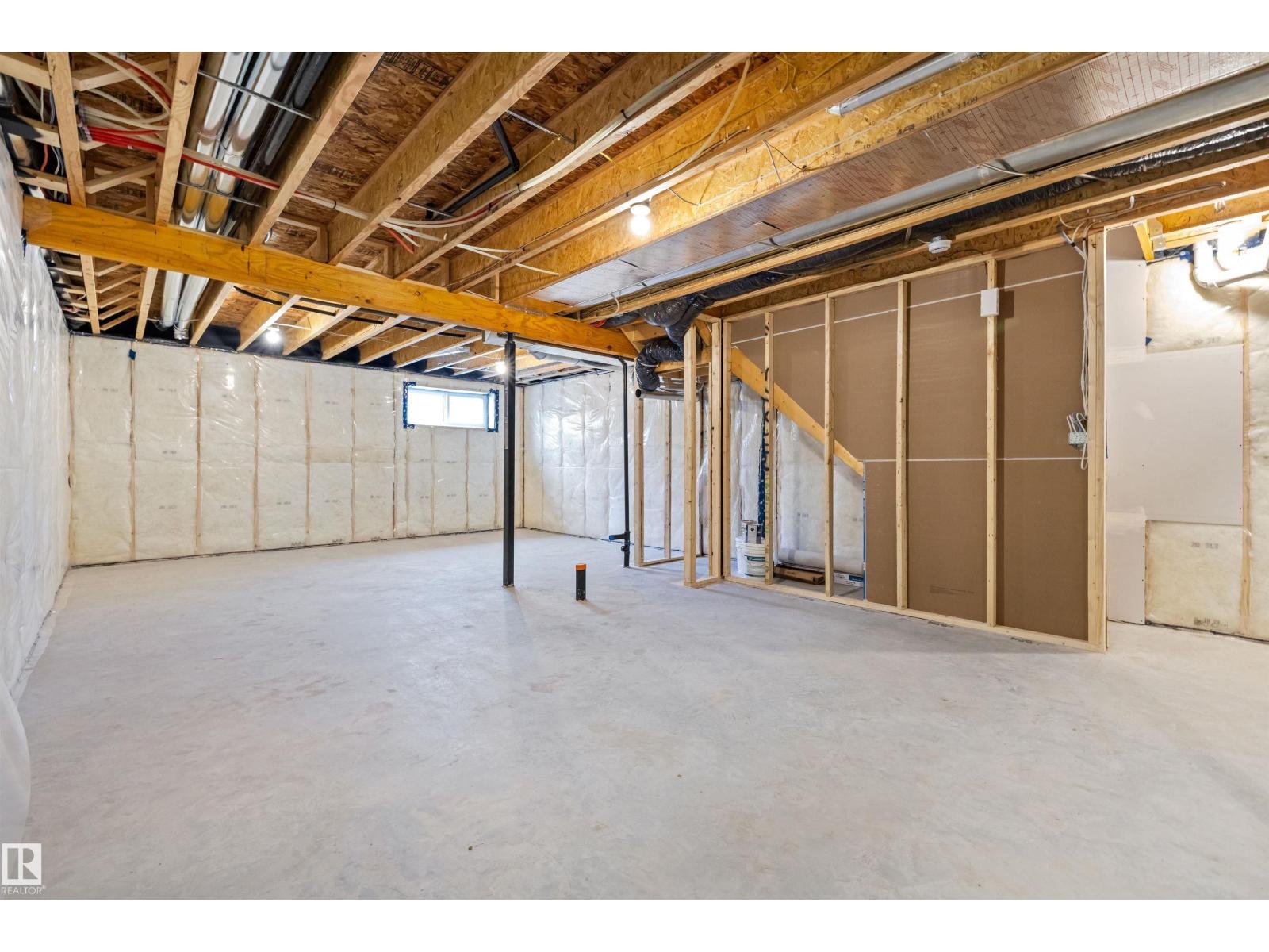 8732 183 Av Nw Property Photo 43
