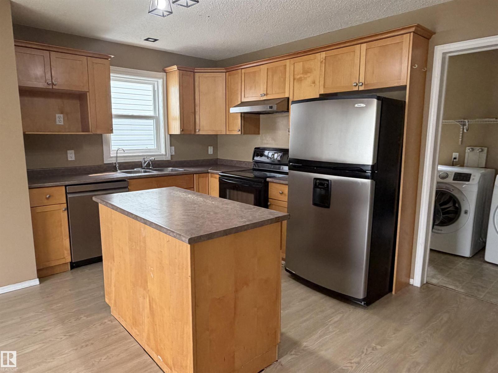 1750 Tomlinson Cm Nw Property Photo 5