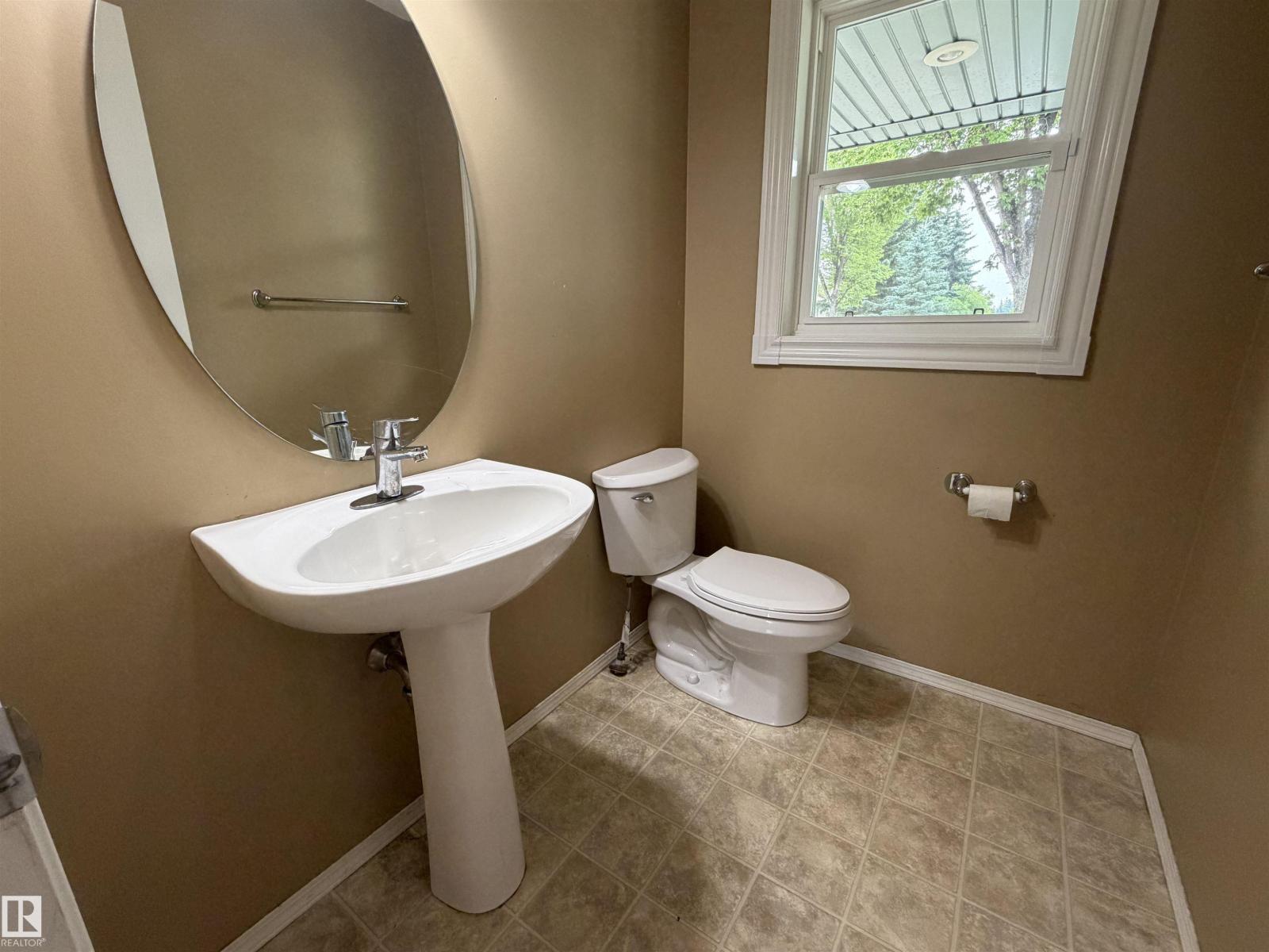 1750 Tomlinson Cm Nw Property Photo 8
