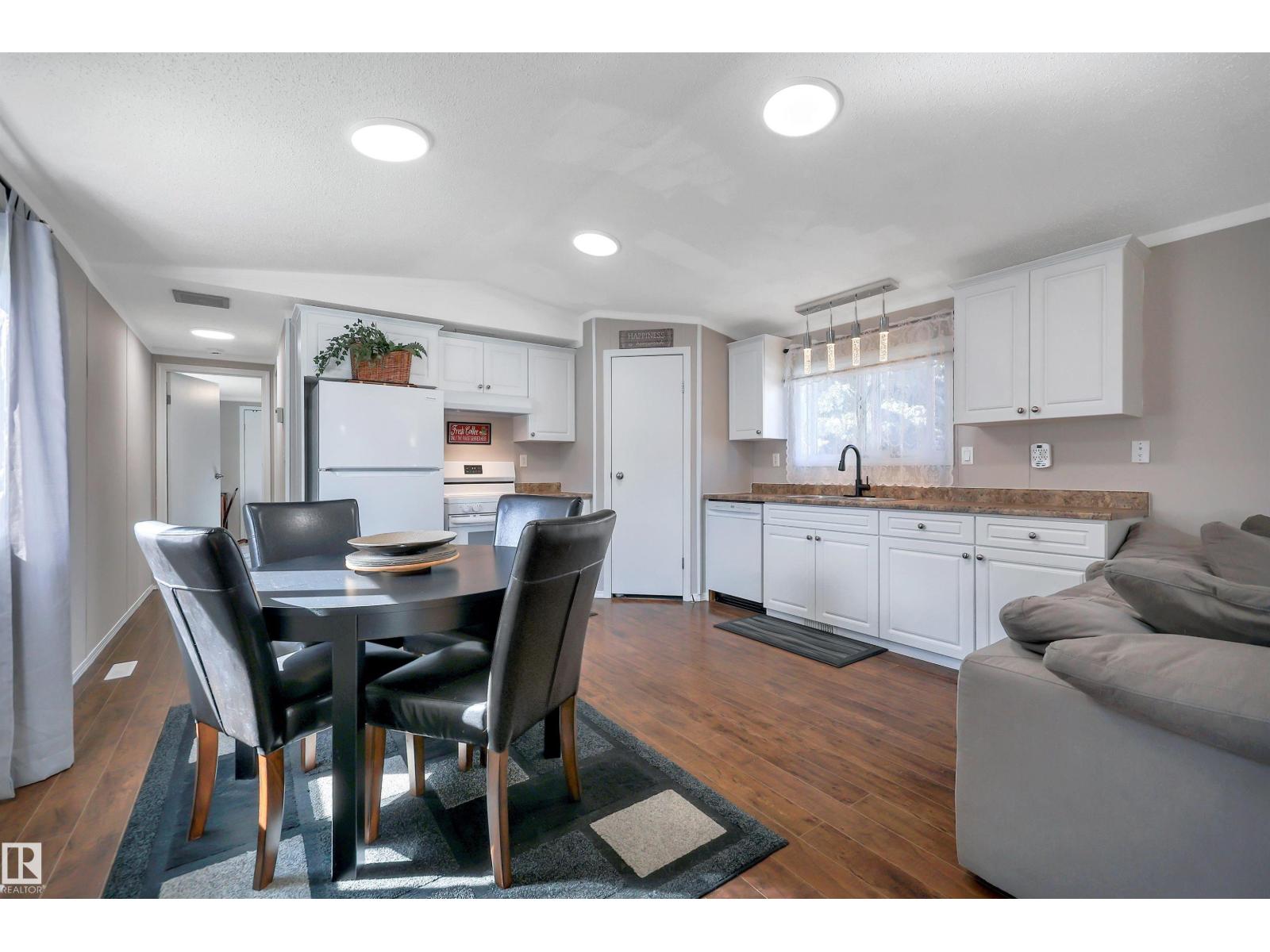 7 Village Green Mobile Park Property Photo 17