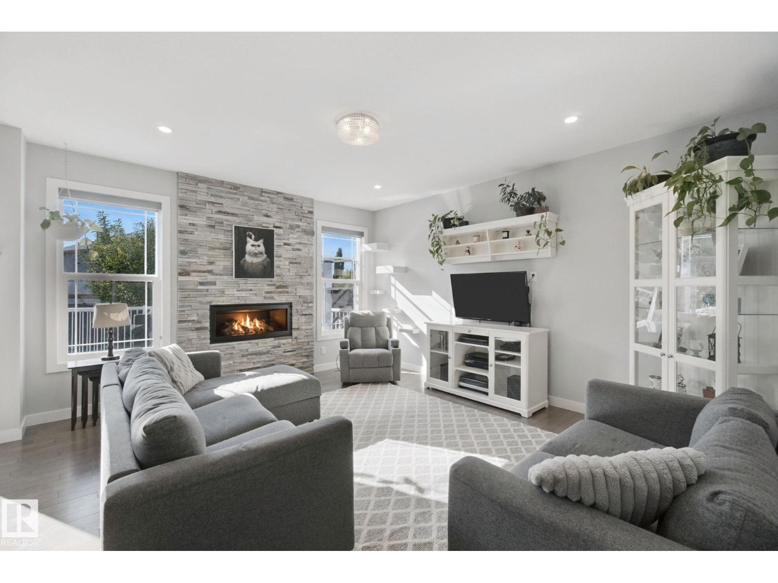 129 Rideau Cr Property Photo 1