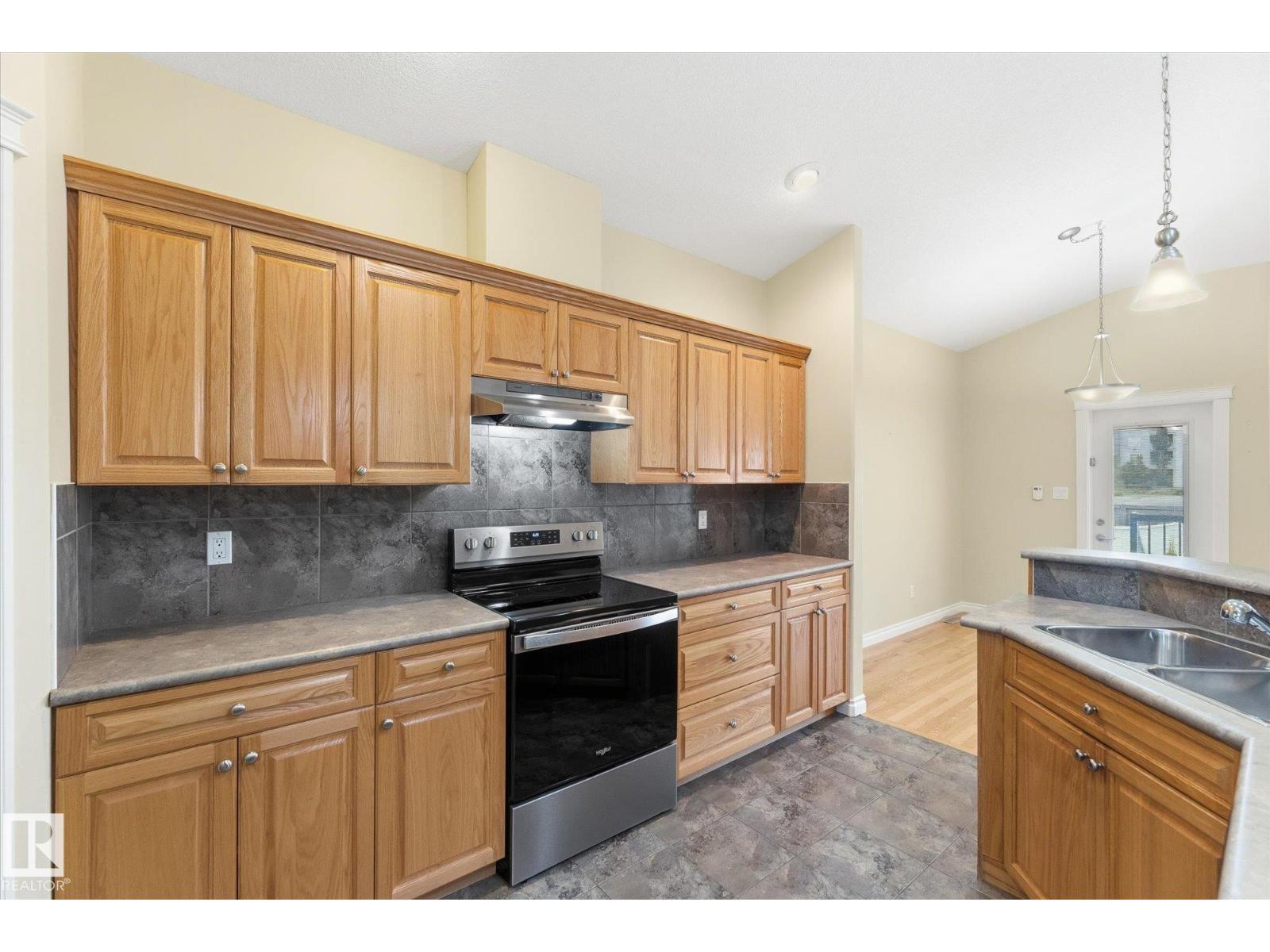 5 Folkstone Pl Property Photo 12