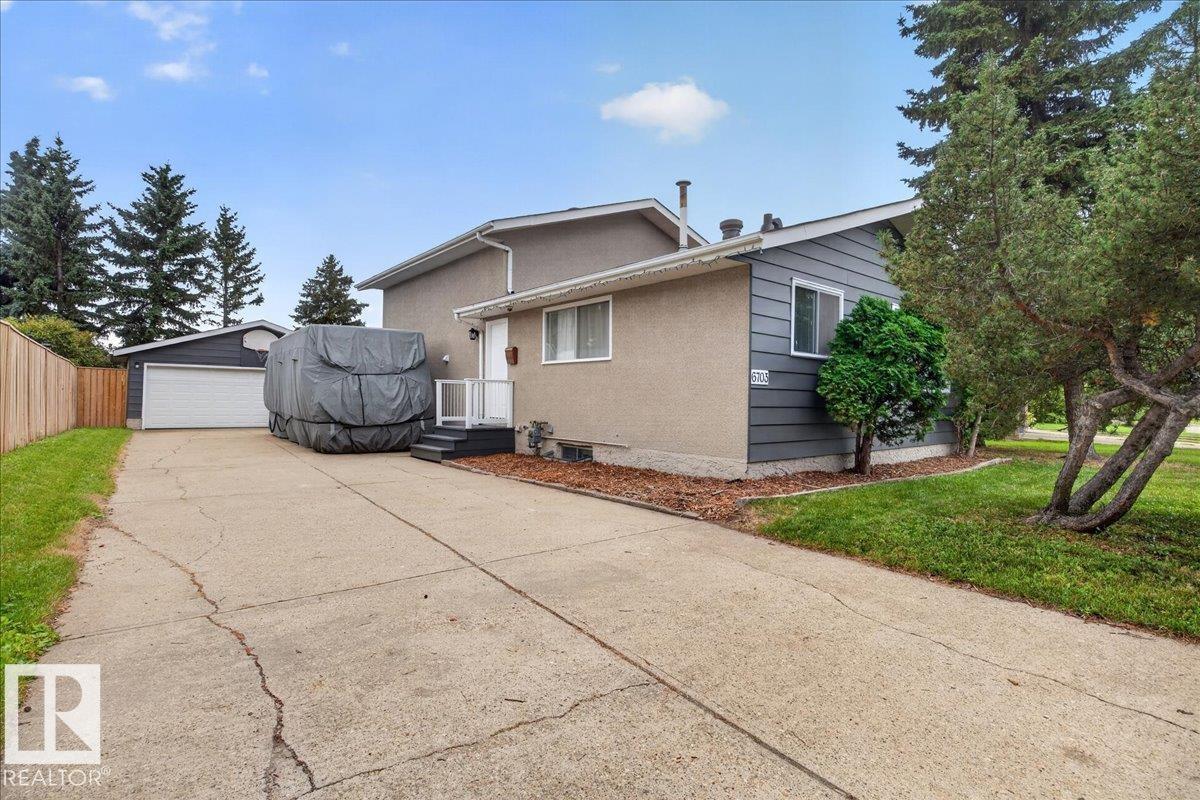 6703 32 AV NW Property Photo 1