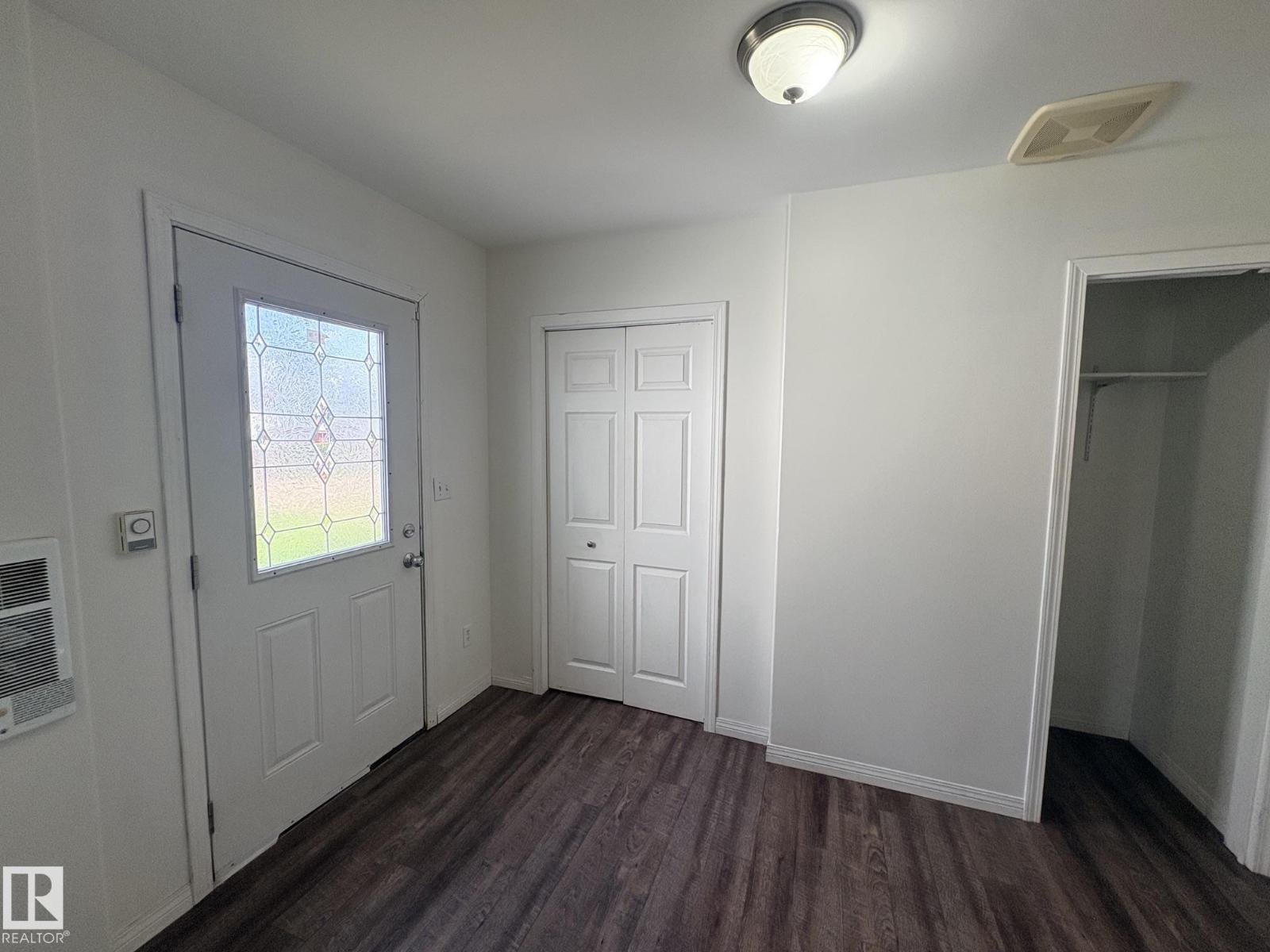 4905 50 St Property Photo 6