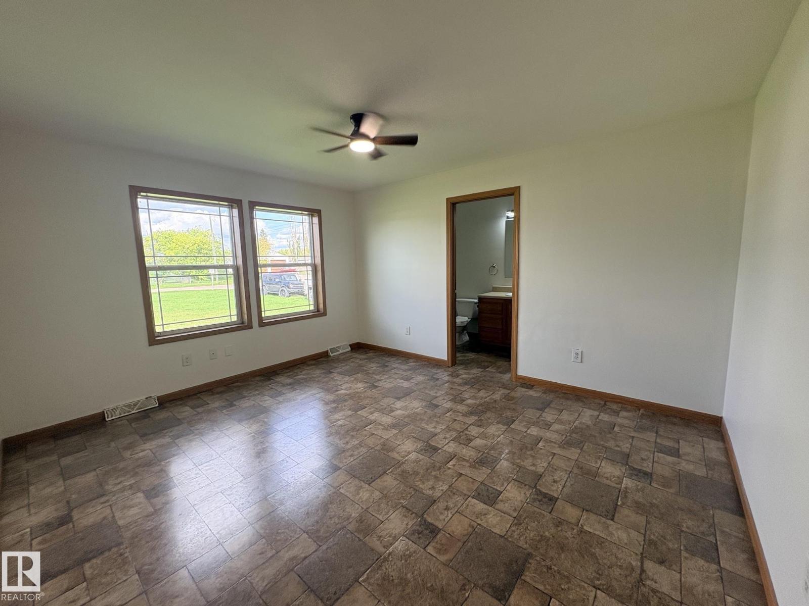 4905 50 St Property Photo 9