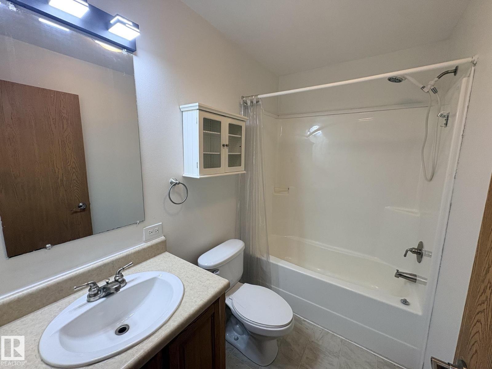 4905 50 St Property Photo 13