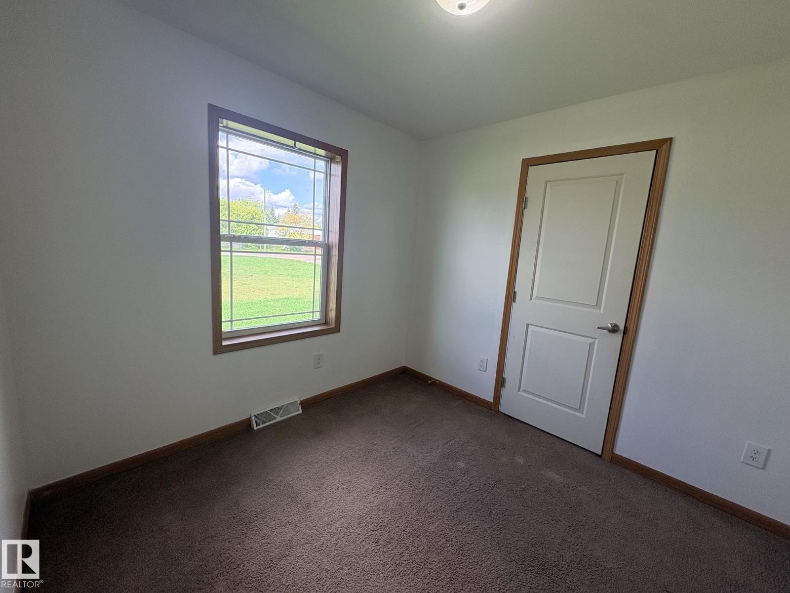 4905 50 St Property Photo 14