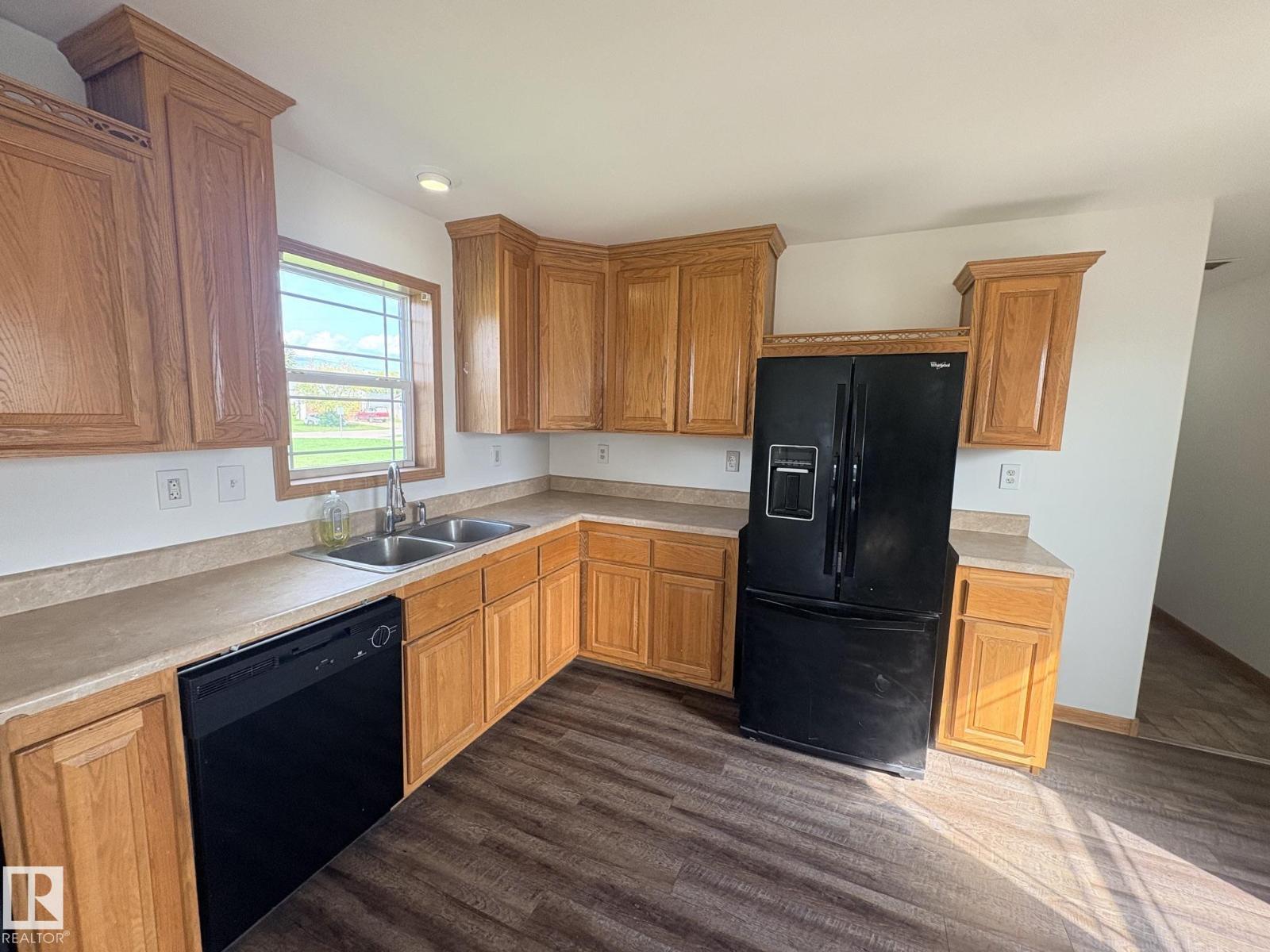 4905 50 St Property Photo 17