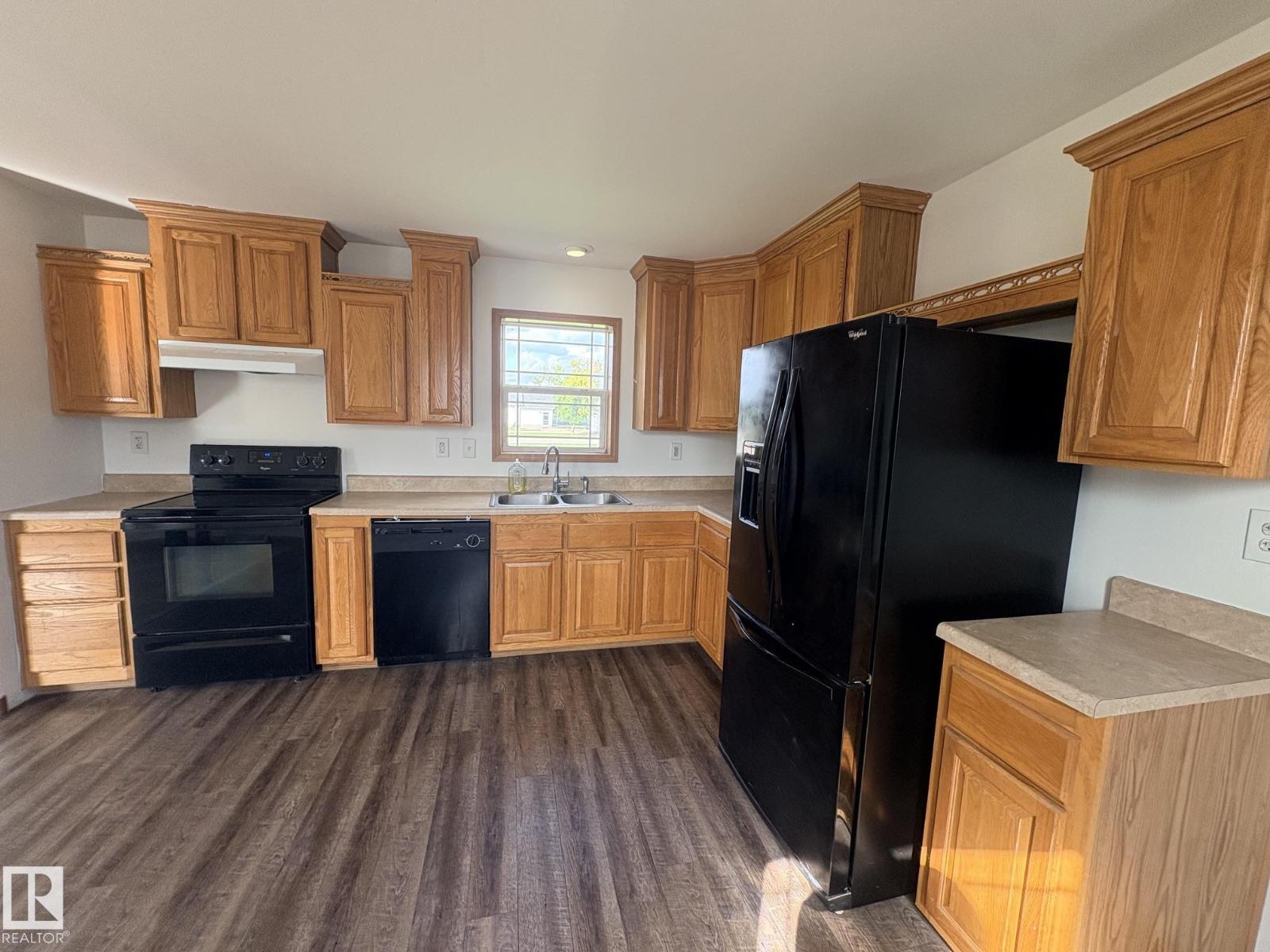 4905 50 St Property Photo 18