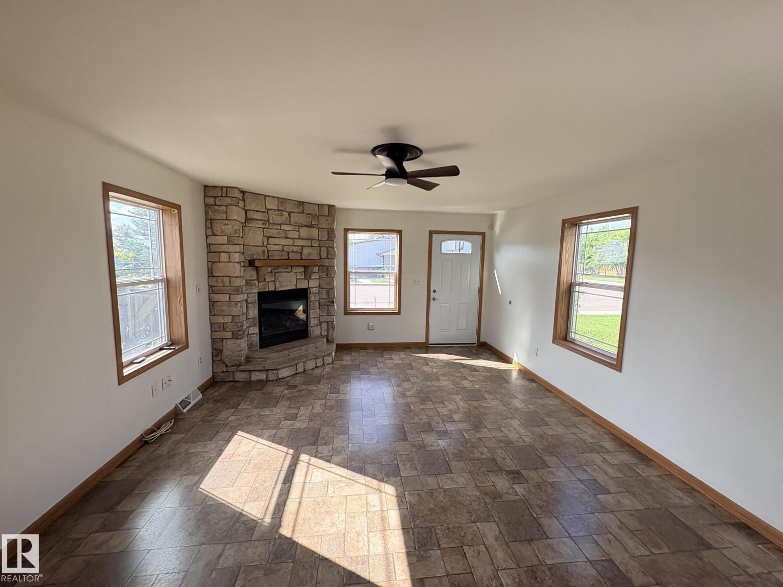 4905 50 St Property Photo 21