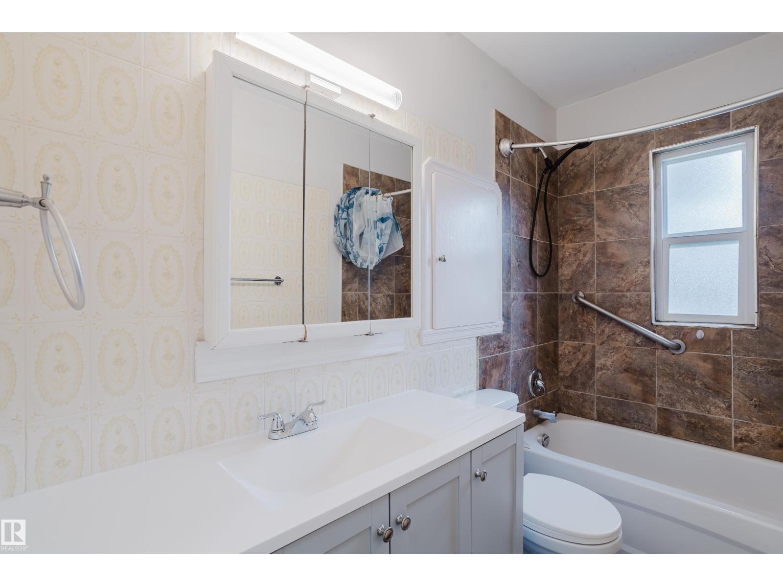 11934 87 St Nw Property Photo 5