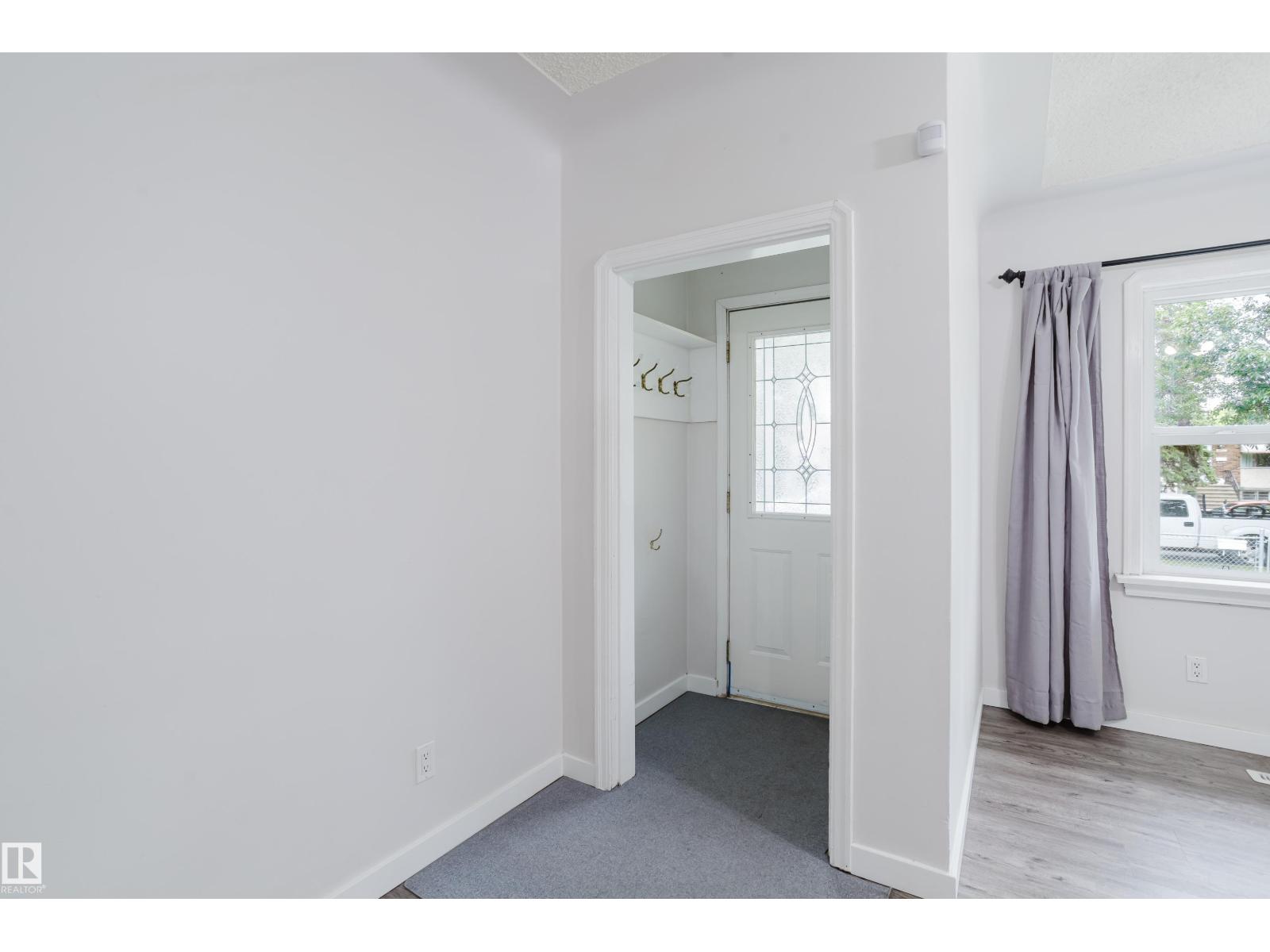 11934 87 St Nw Property Photo 9