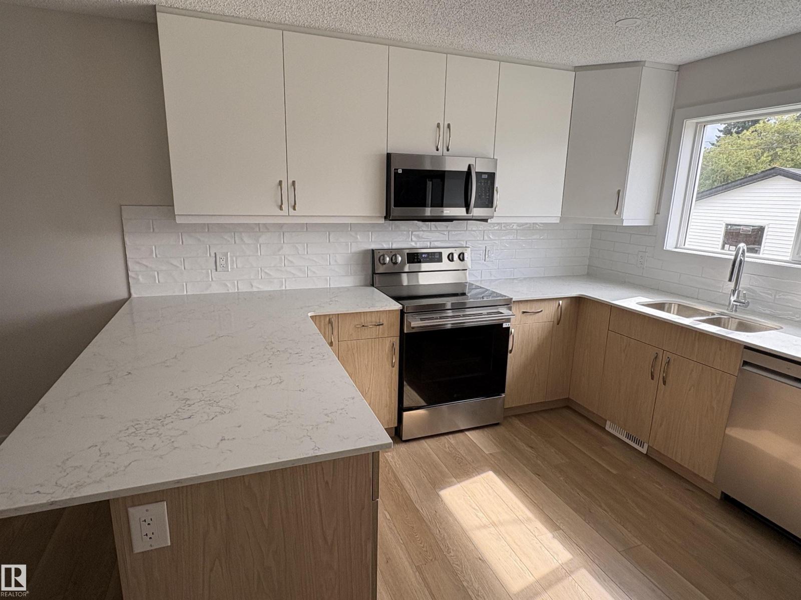 4843 115 Av Nw Property Photo 3