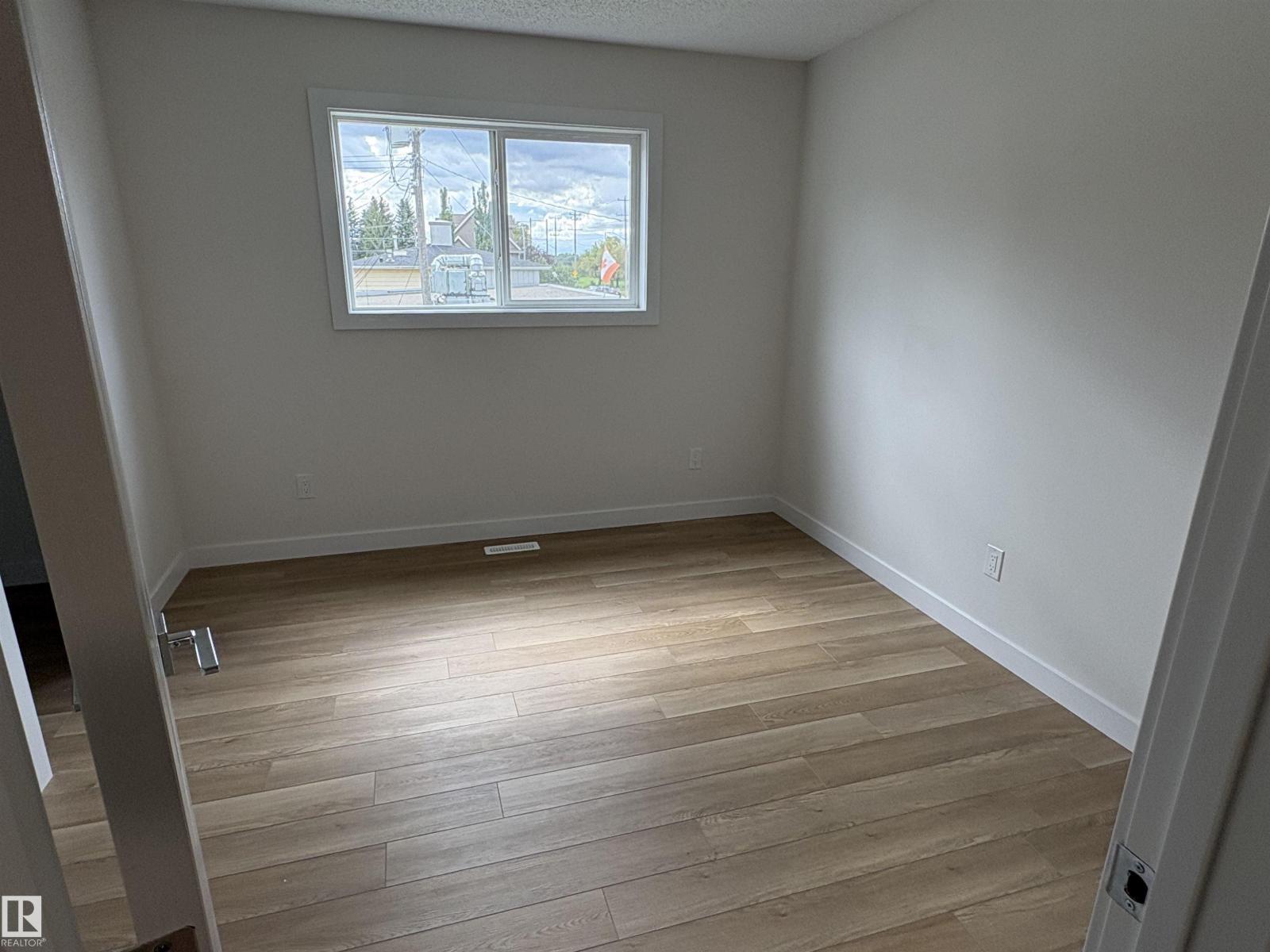 4843 115 Av Nw Property Photo 10