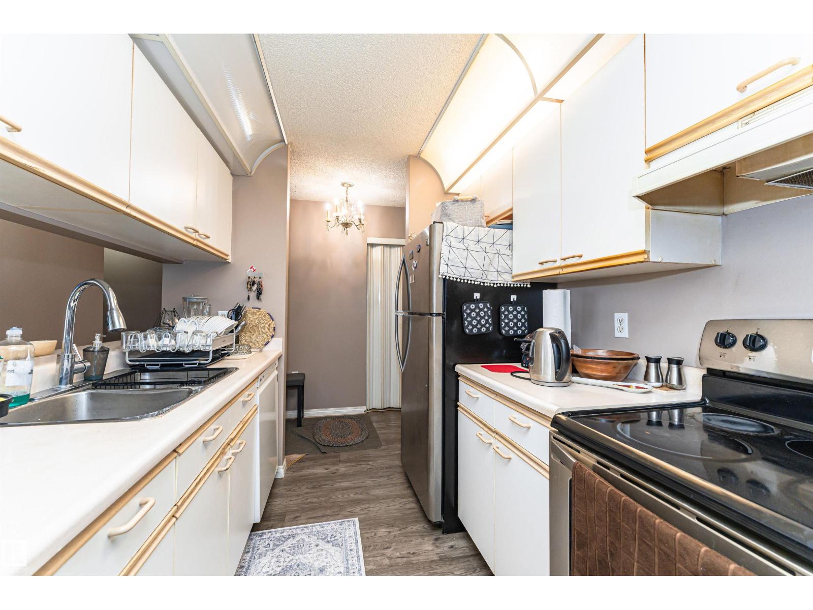 #315 9620 174 St Nw Property Photo 14