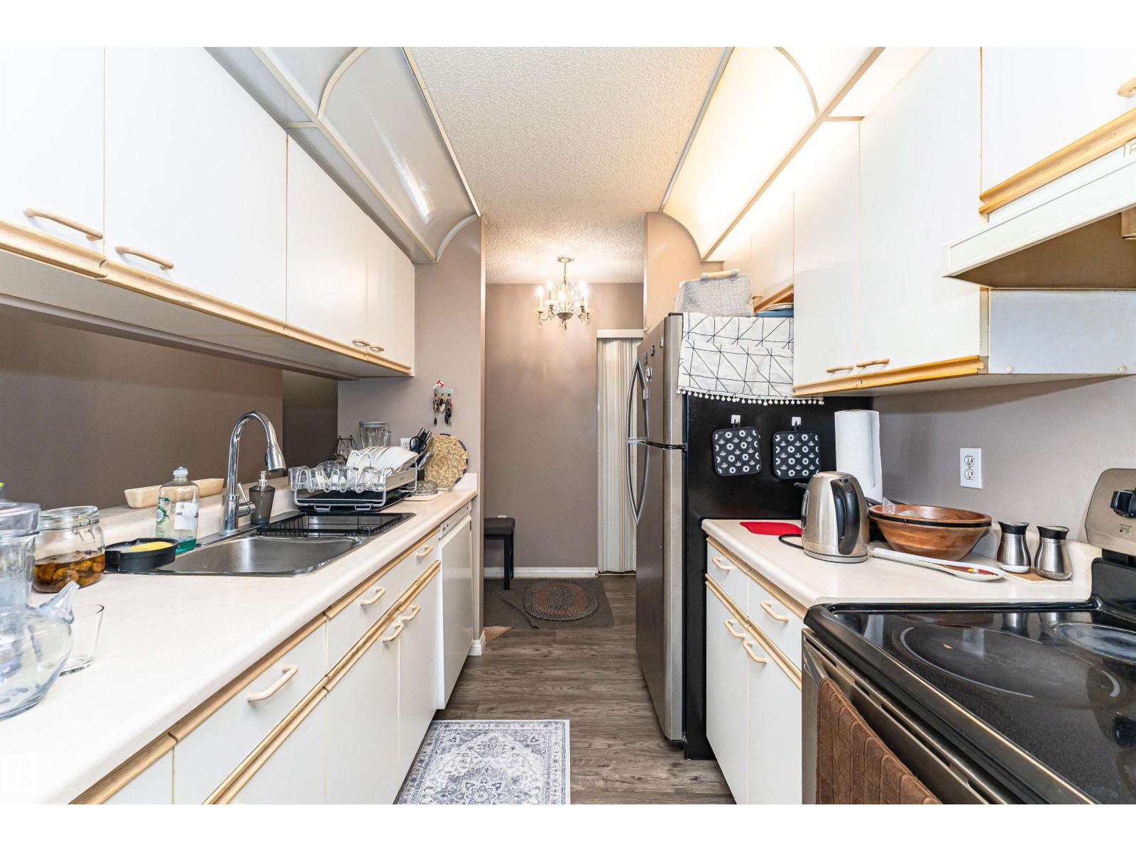#315 9620 174 St Nw Property Photo 15