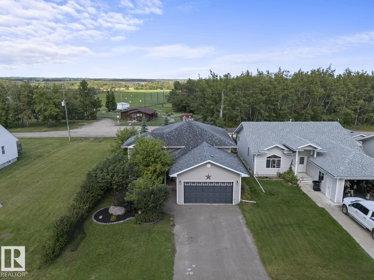 4809 51 Av Property Photo 1