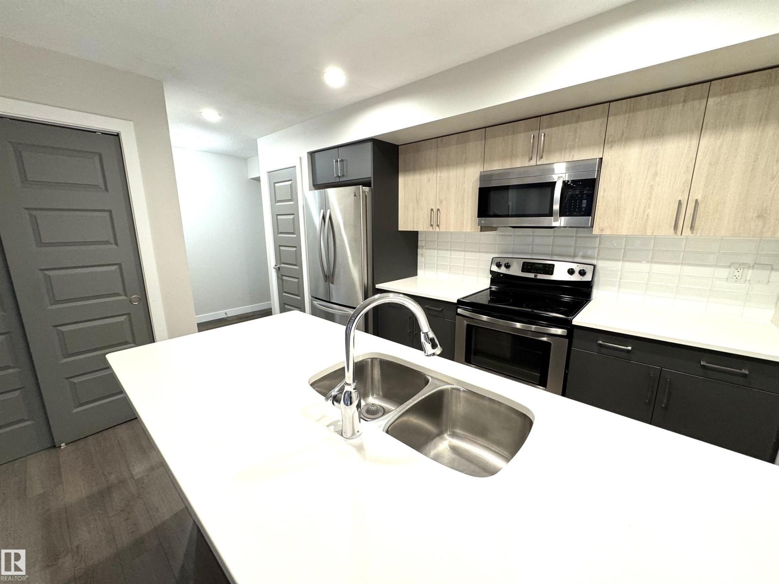 12046 89 St Nw Property Photo 6