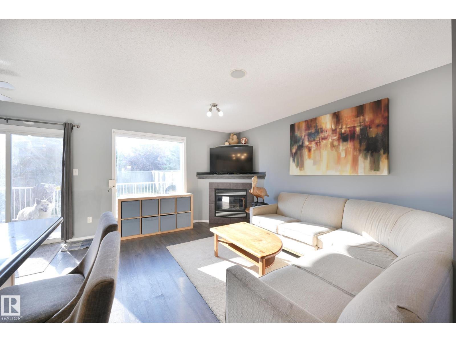 8127 7 Av Sw Property Photo 14