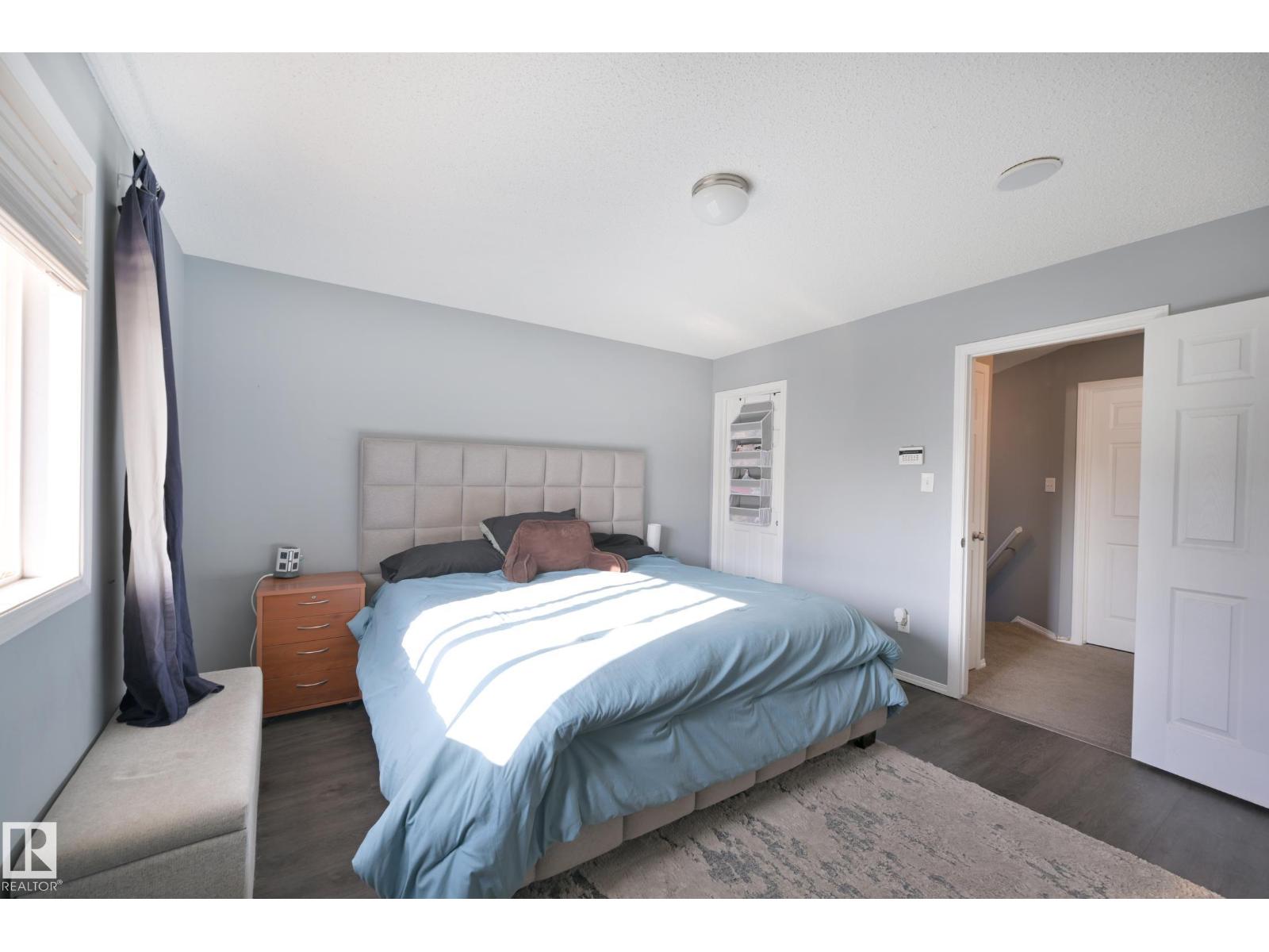 8127 7 Av Sw Property Photo 15