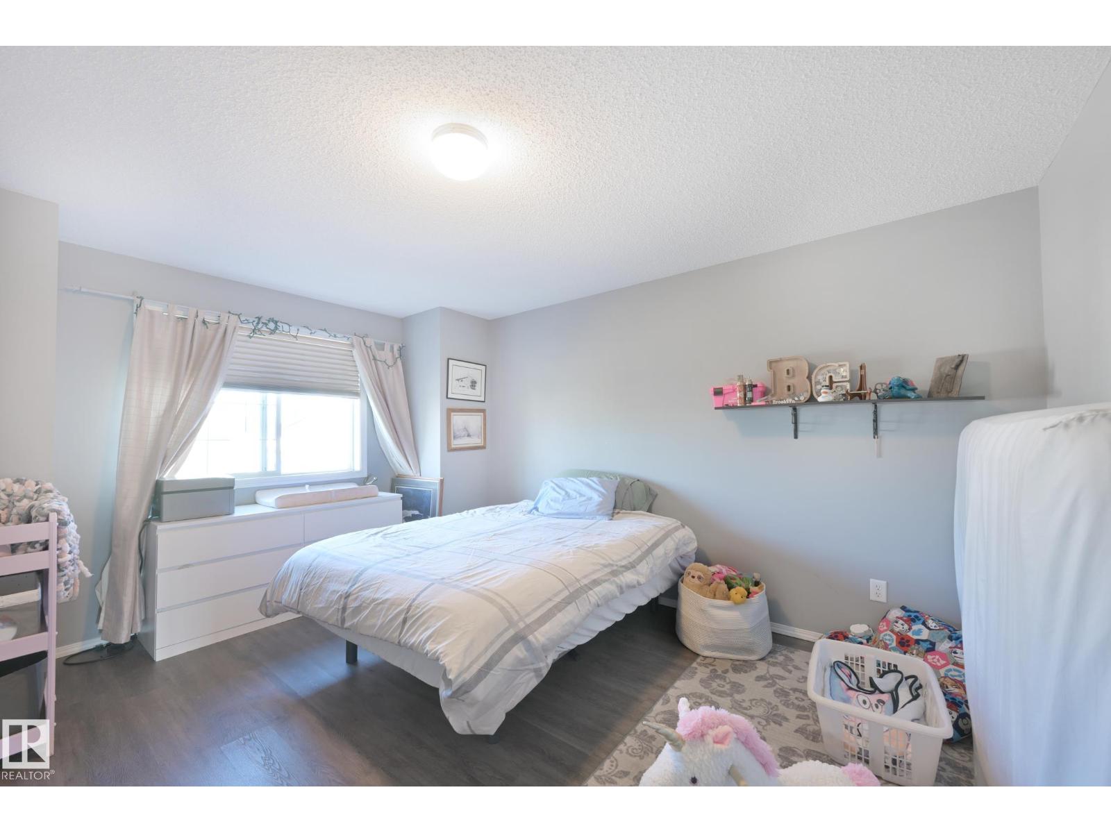8127 7 Av Sw Property Photo 19