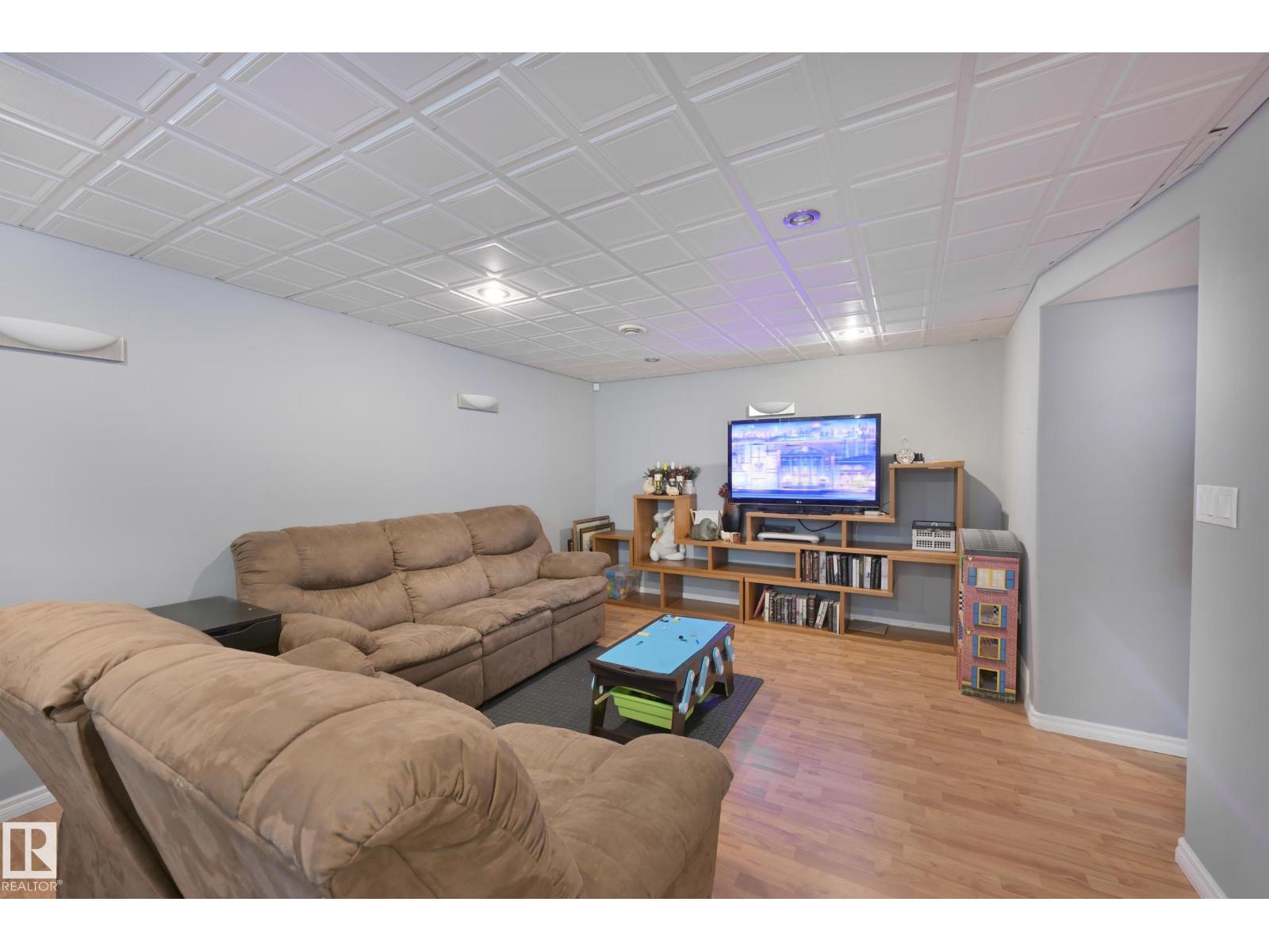8127 7 Av Sw Property Photo 26