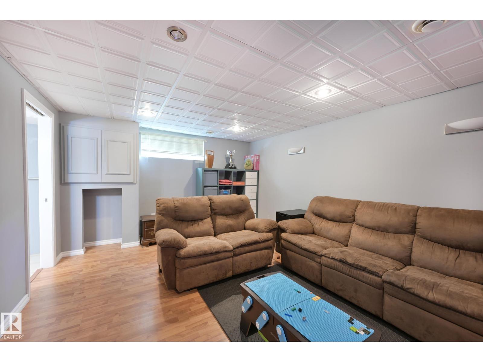 8127 7 Av Sw Property Photo 28