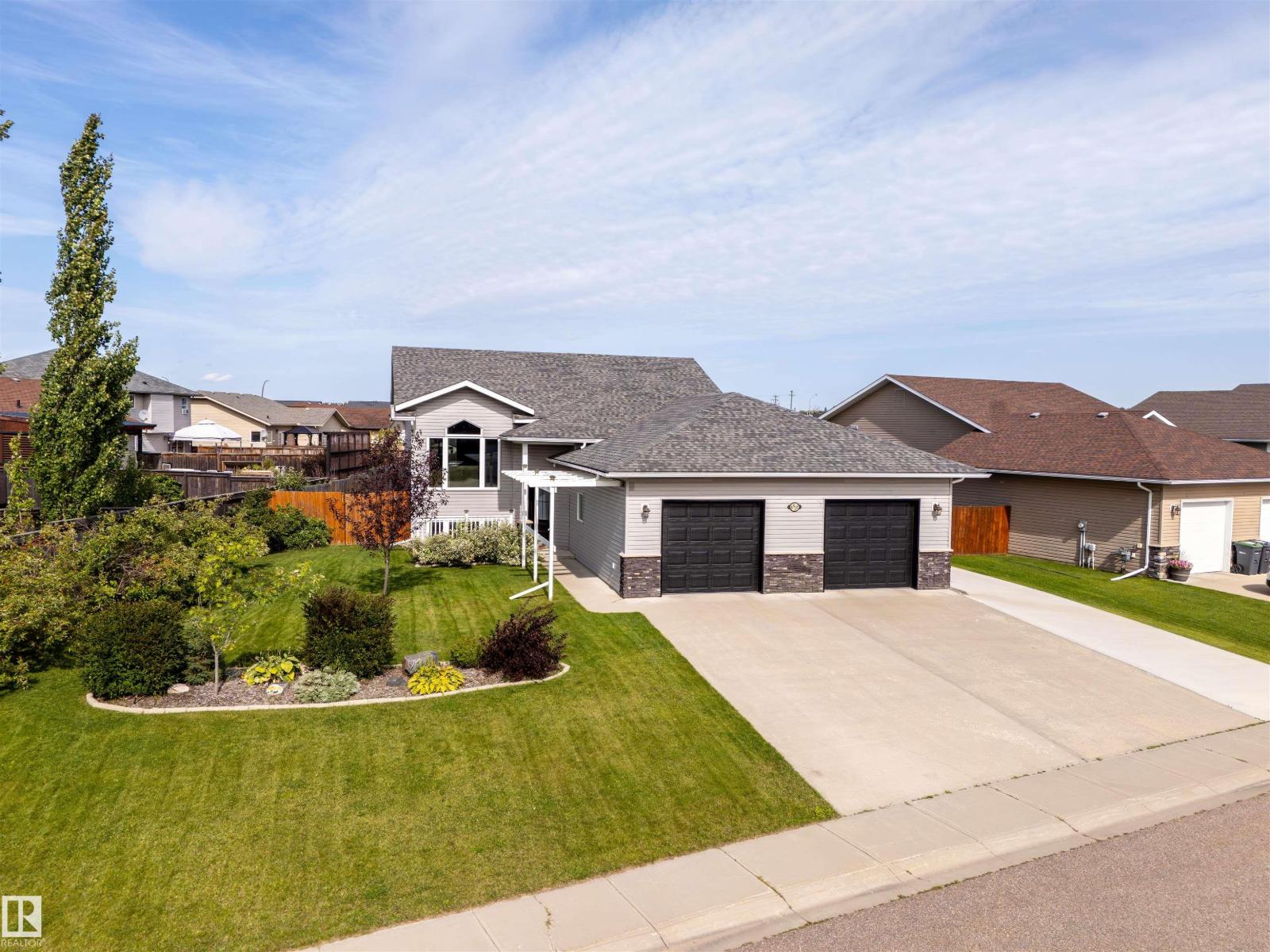 4916 59 AV Property Photo 1