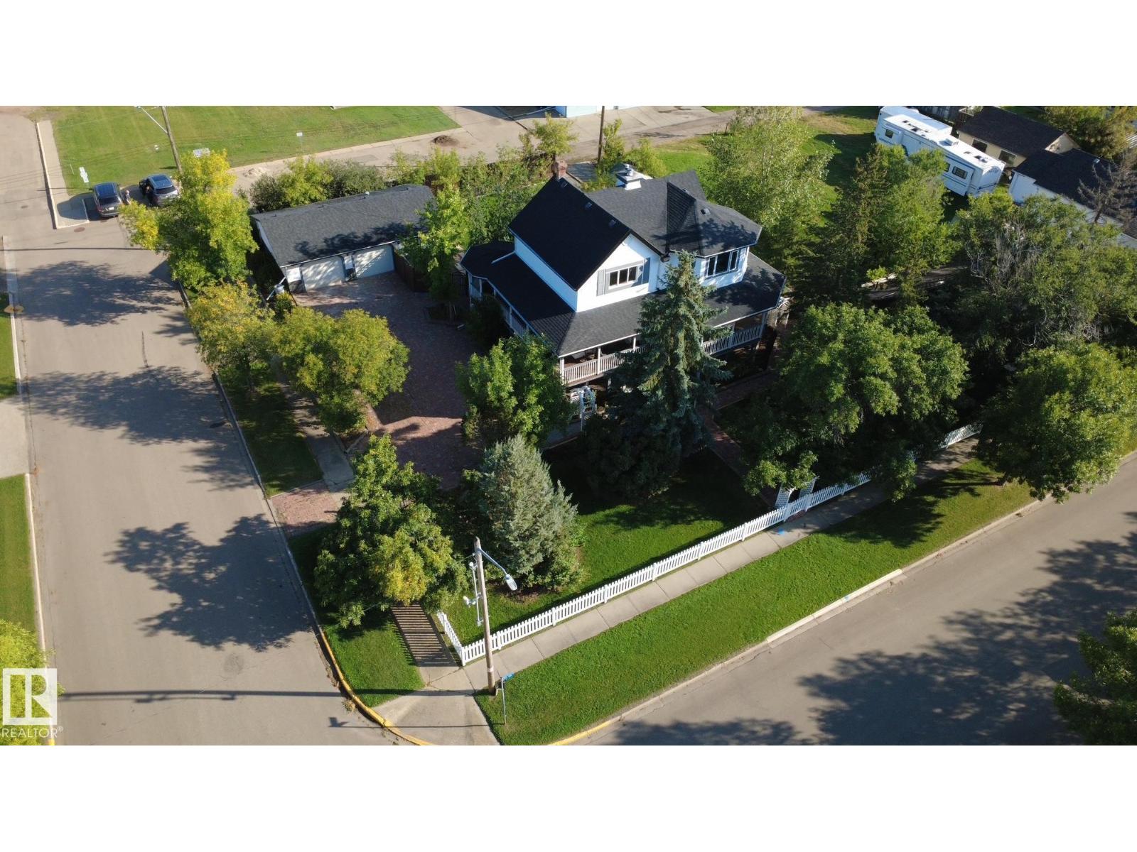 5040 51 Av Property Photo 2