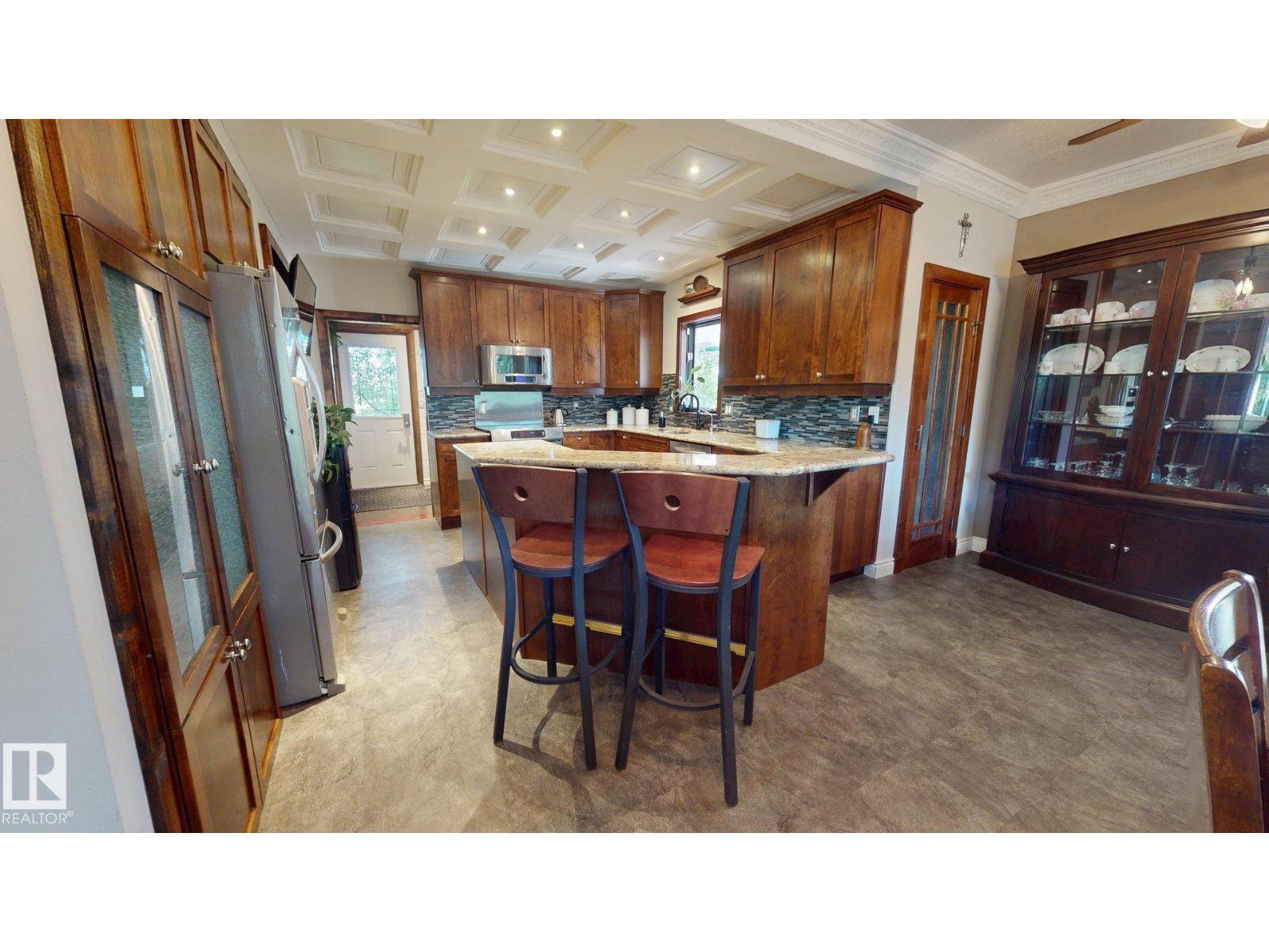 5040 51 Av Property Photo 6