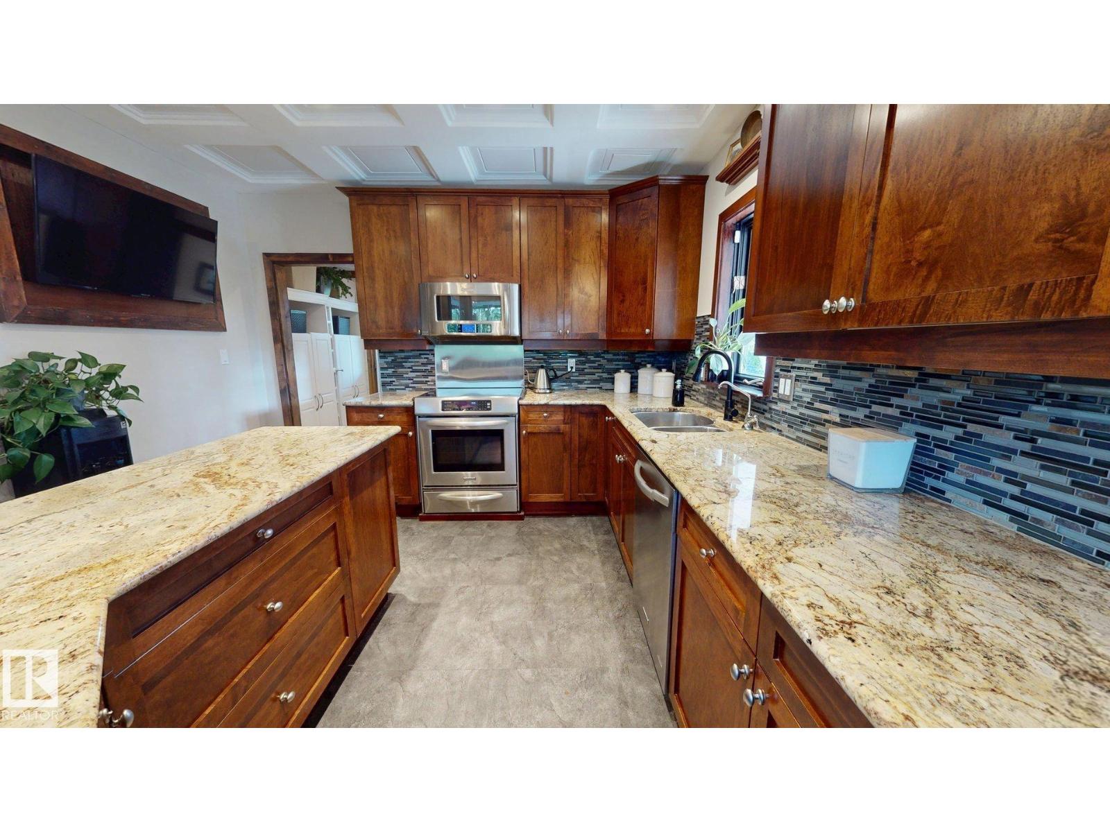 5040 51 Av Property Photo 7