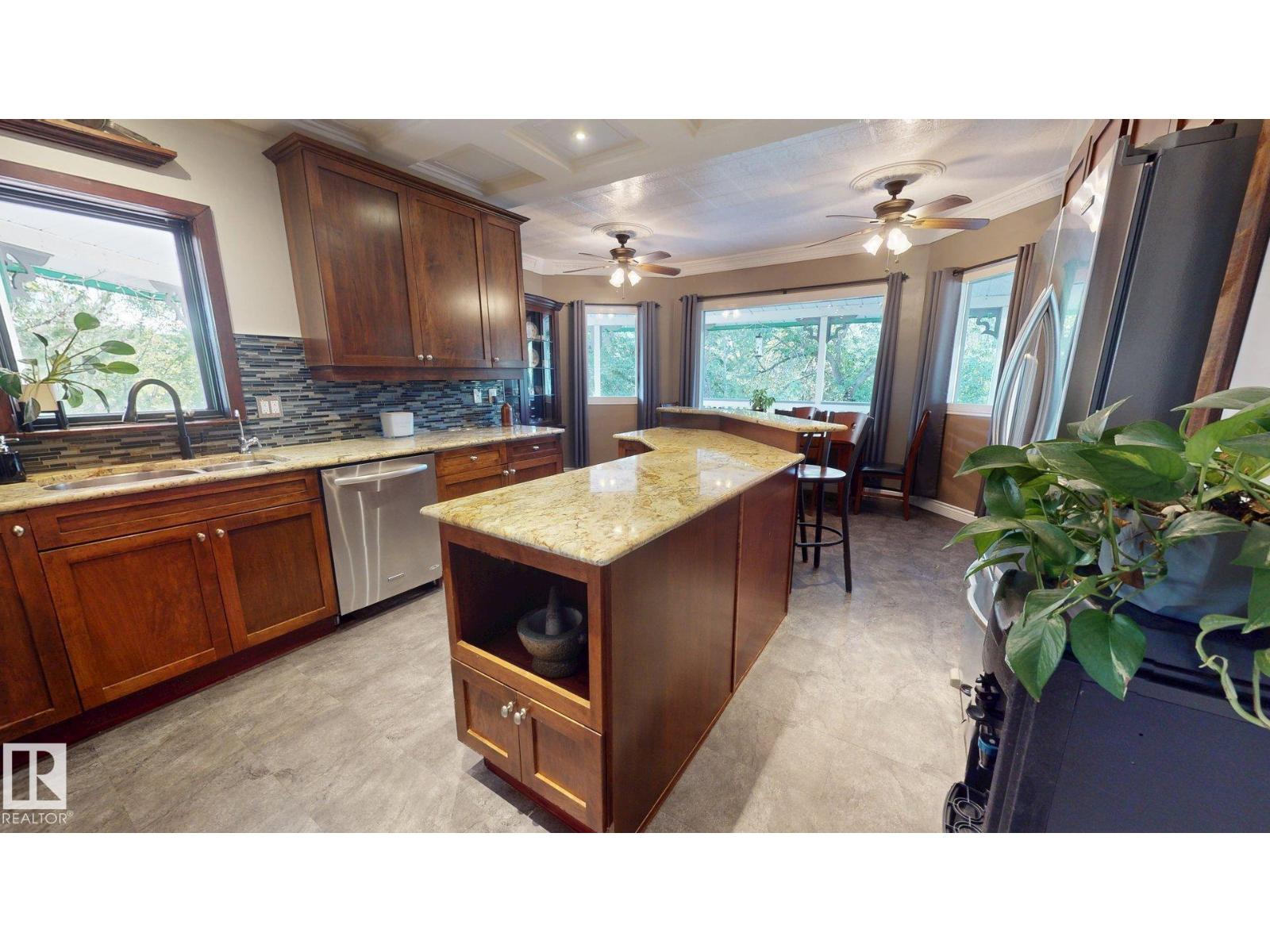 5040 51 Av Property Photo 9