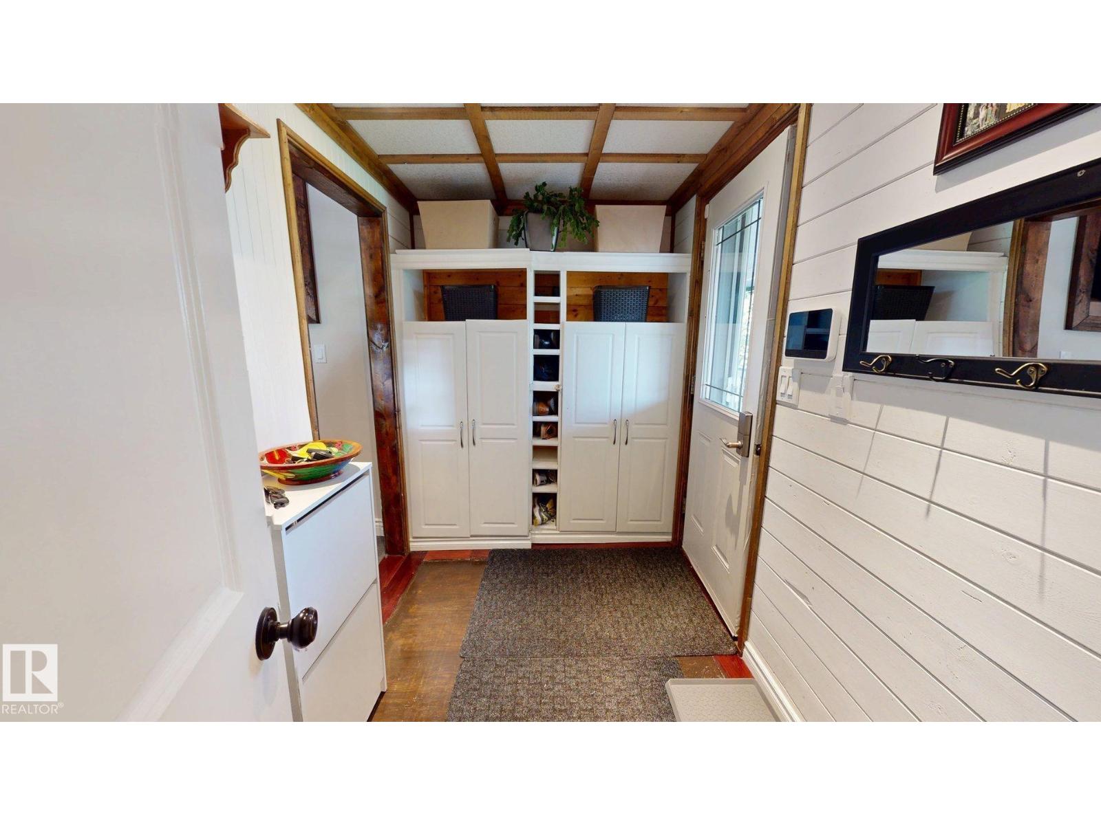 5040 51 Av Property Photo 12