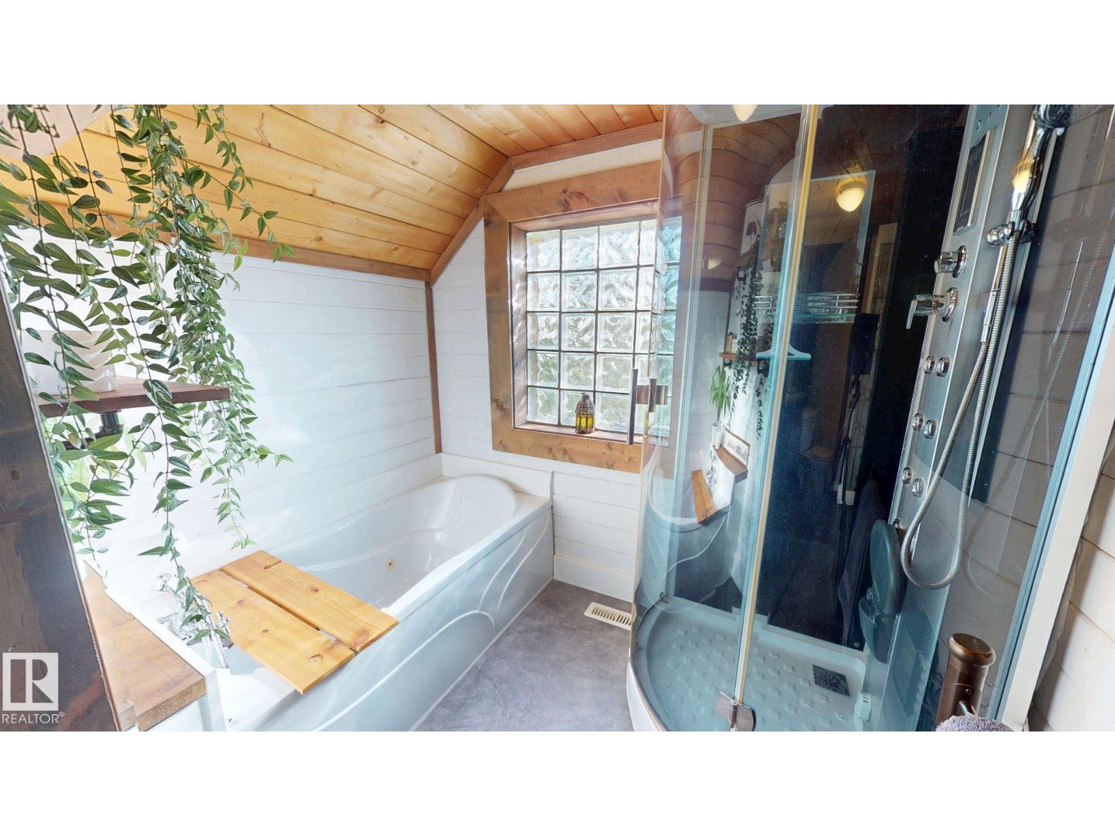 5040 51 Av Property Photo 17