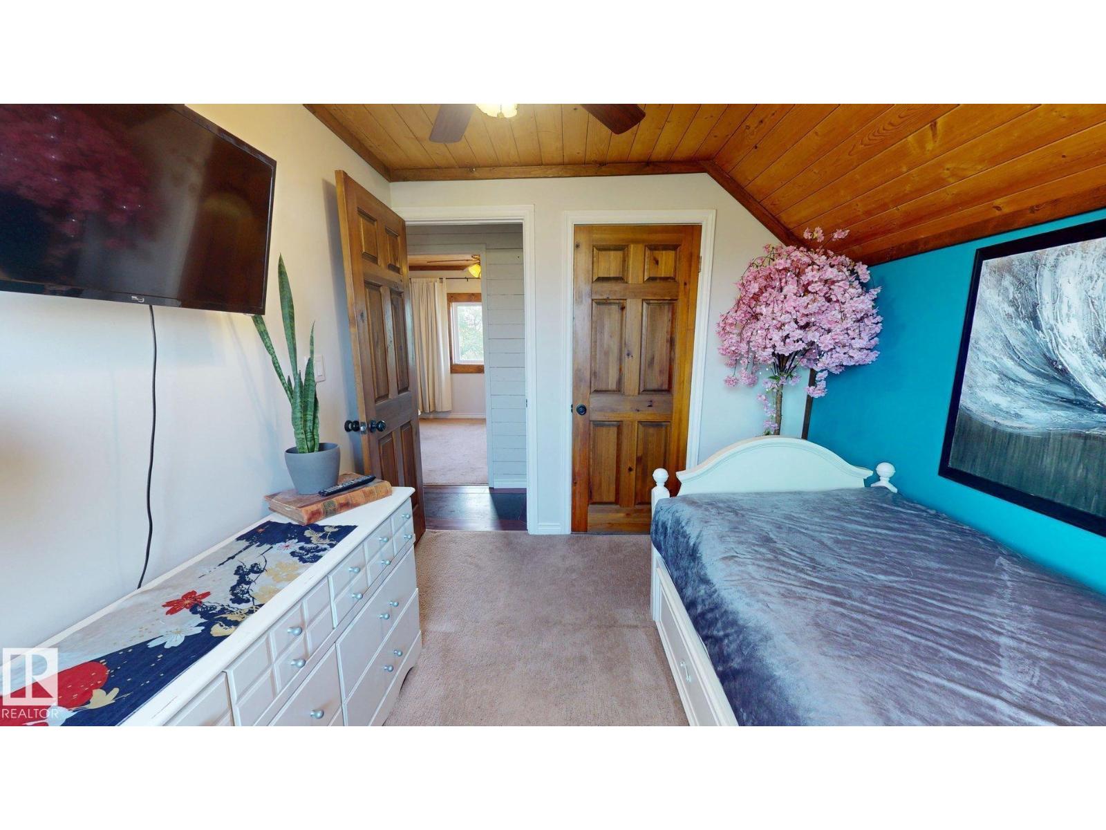 5040 51 Av Property Photo 22