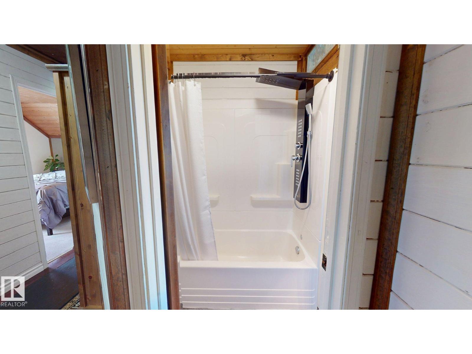 5040 51 Av Property Photo 23