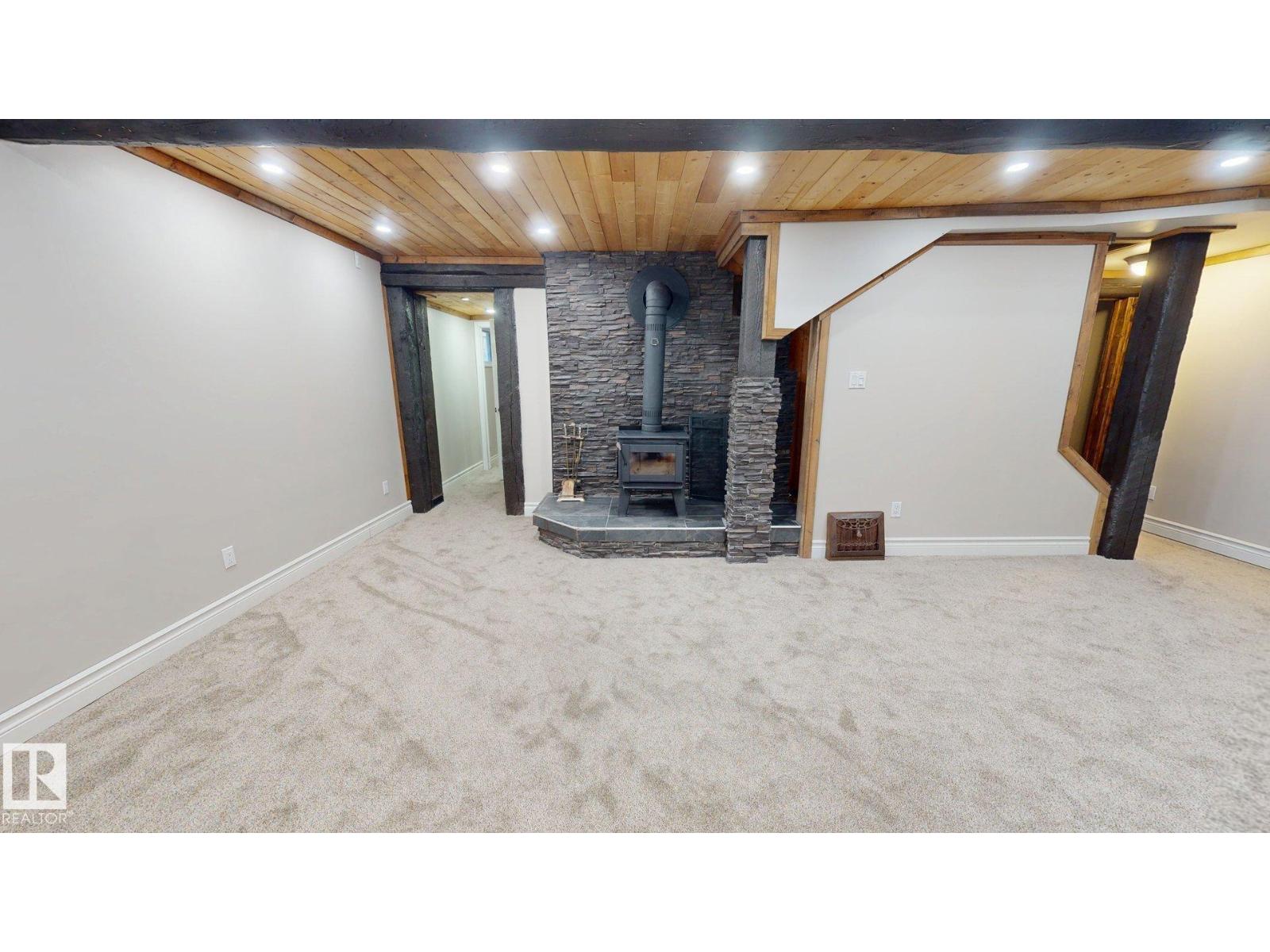 5040 51 Av Property Photo 27