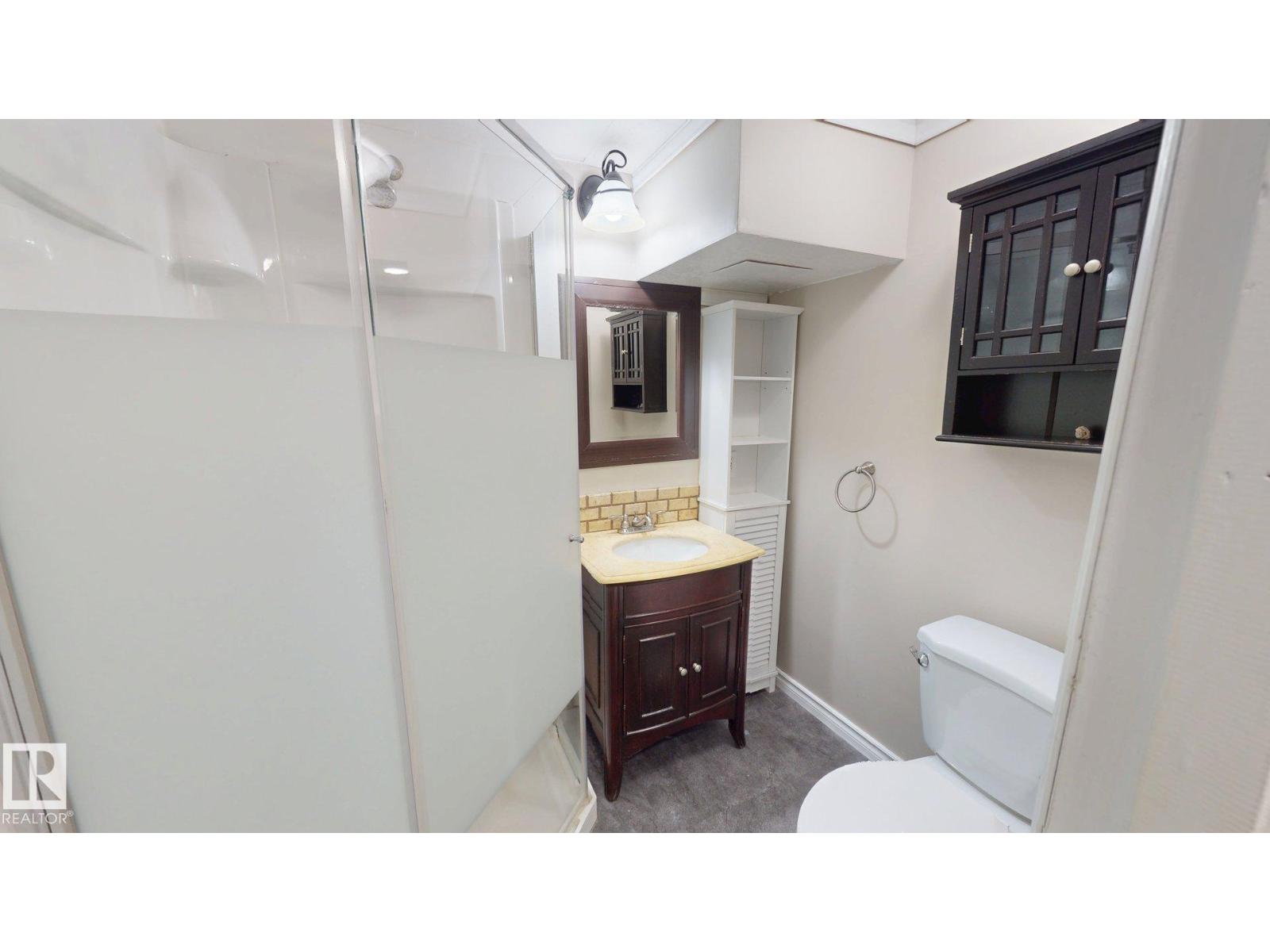 5040 51 Av Property Photo 32