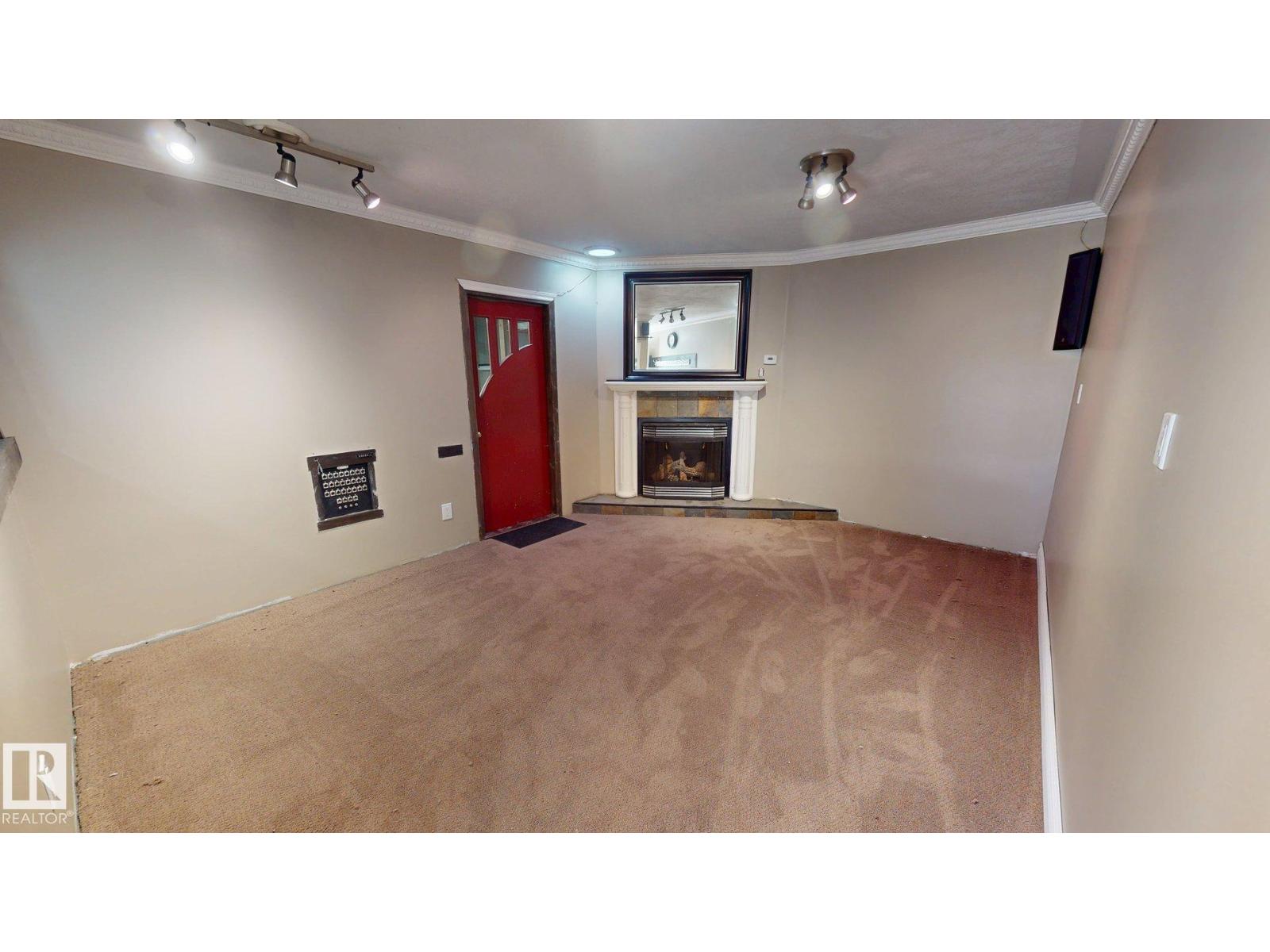5040 51 Av Property Photo 43